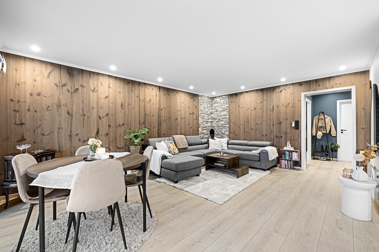 Det er god plass til å innrede med både spiseplass og sofakrok. Galleribilde