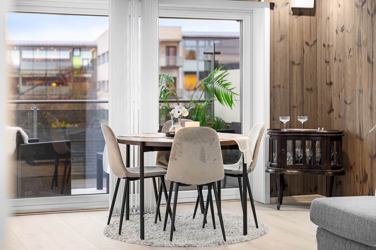 Leiligheten ble betydelig oppusset i 2020/2021 og holder derfor en meget høy og moderne standard med kun TG0 og TG1. Galleribilde