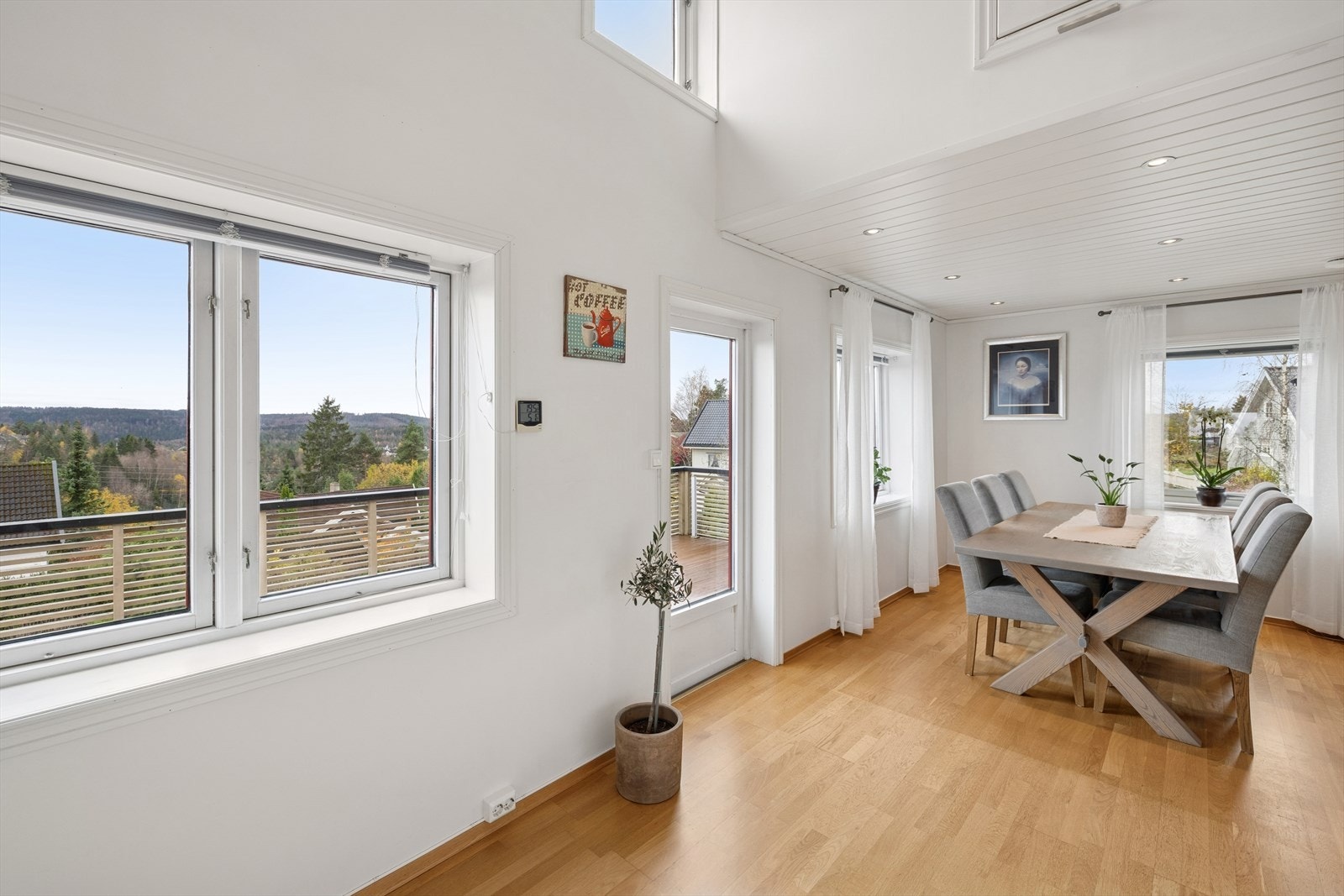 Det ble satt inn nye vinduer i samtlige etasjer av Dam Bygg AS i 2013. Galleribilde