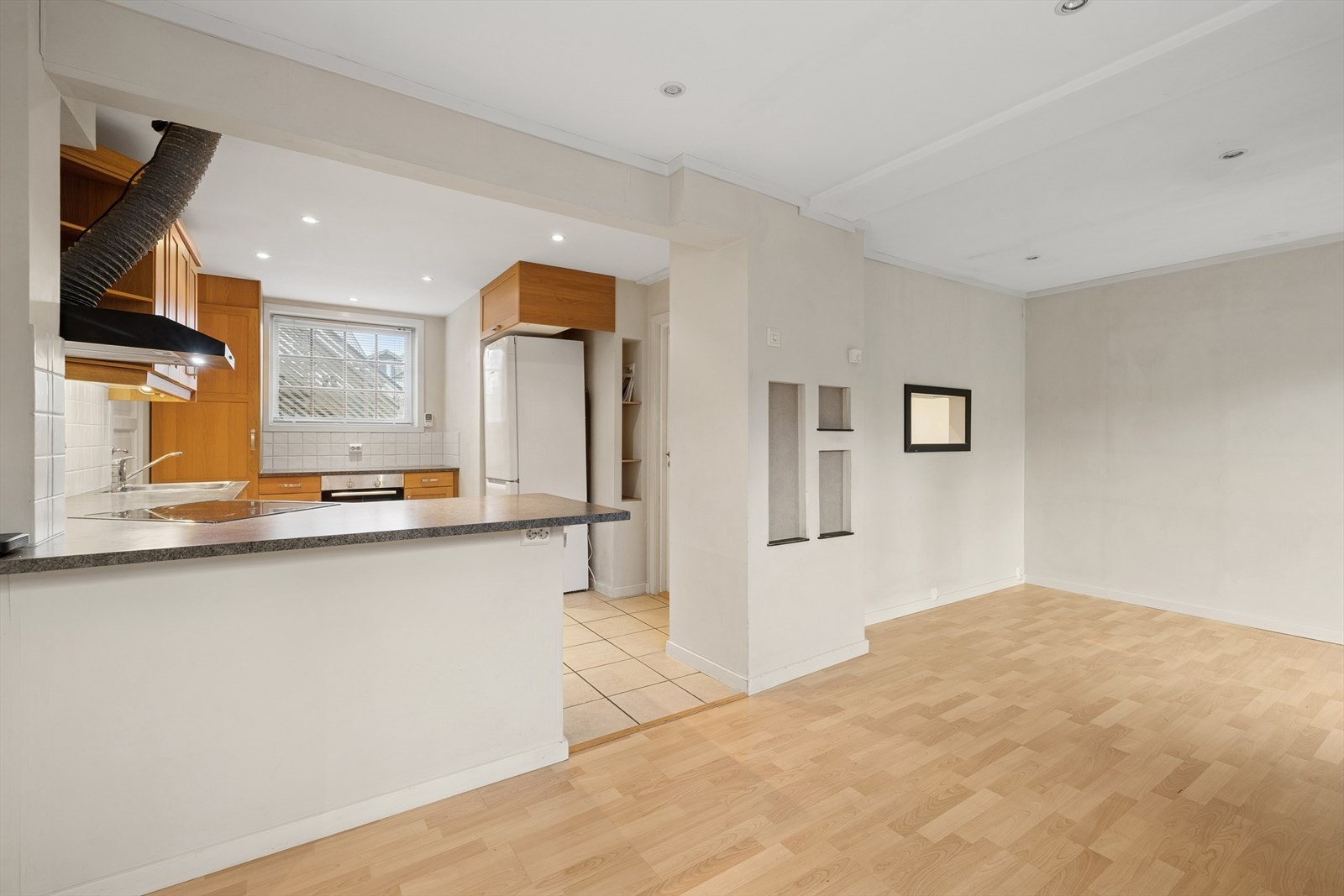 I underetasjen er det lagt opp gode løsninger for utleiemuligheter. Det gjøres oppmerksom på at etasjen ikke er godkjent som egen enhet. Galleribilde