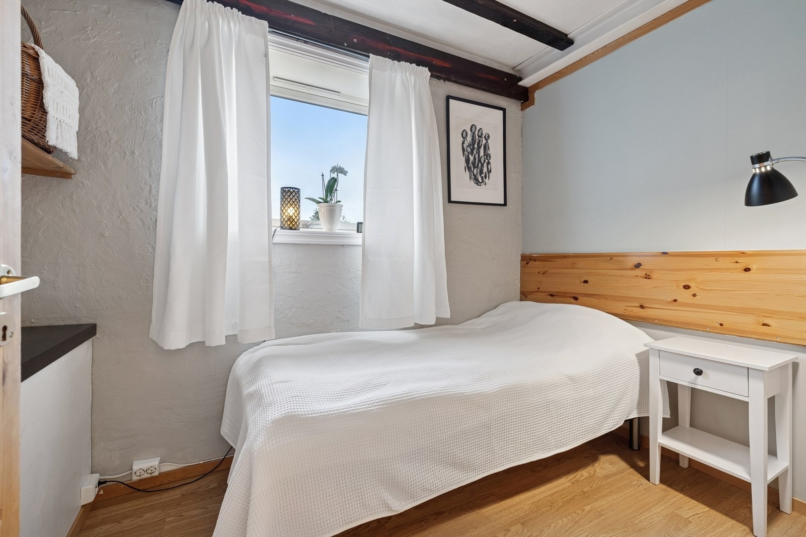 Rom innredet som soverom er ikke godkjent. Se pkt. ferdigattest i salgsoppgaven for mer informasjon. Galleribilde