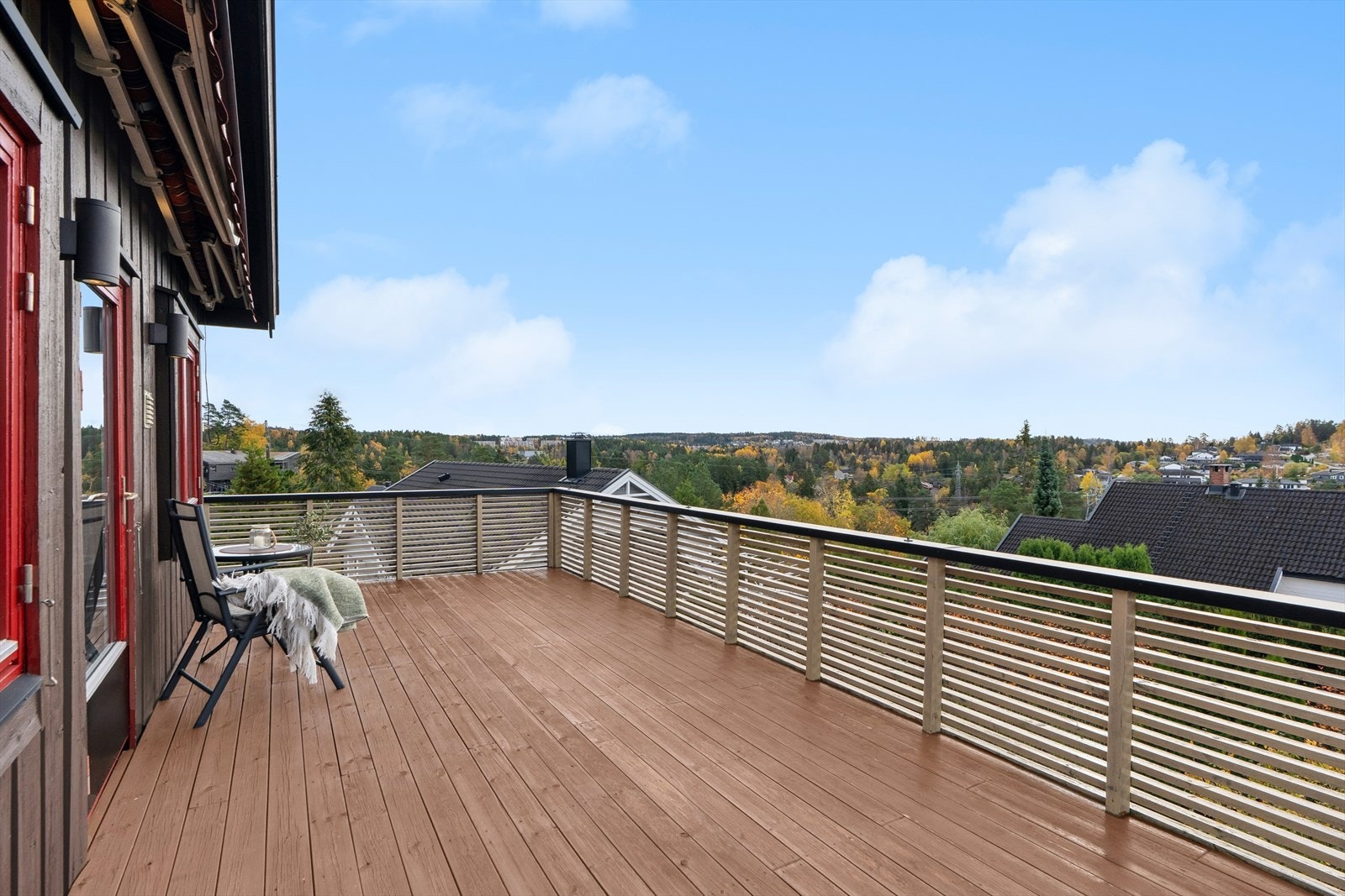 Du har også terrasse ut fra stuene i både 1. og 2. etasje. Galleribilde