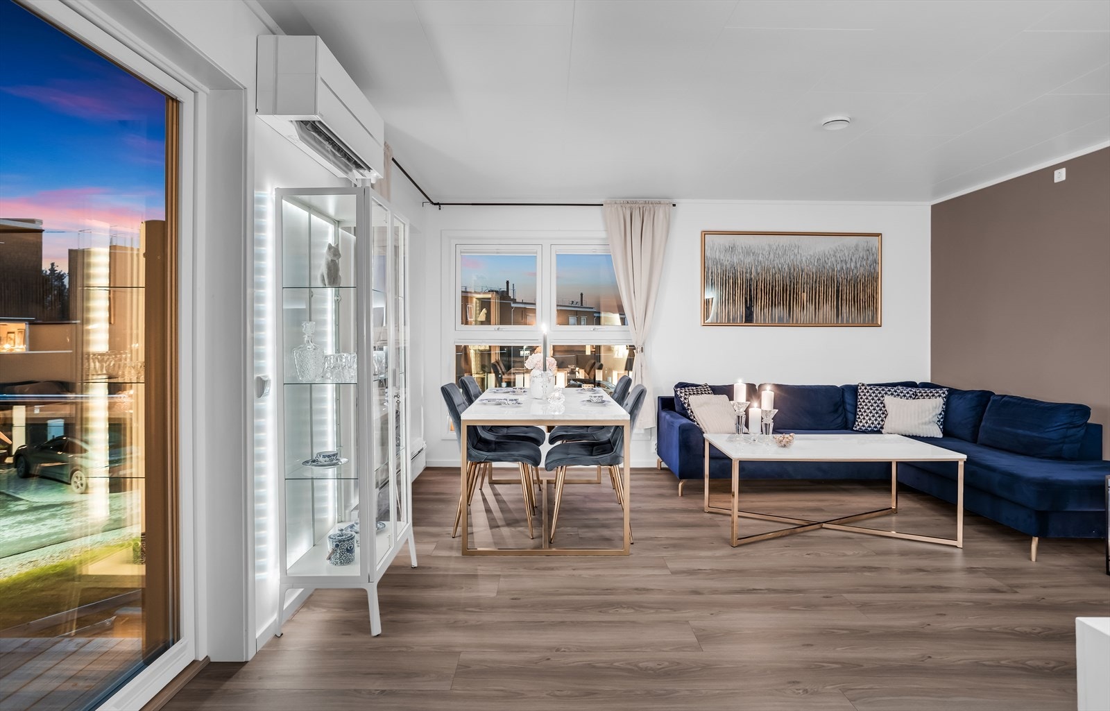 Fra stuen er det direkte utgang til en herlig balkong på 12m². Galleribilde