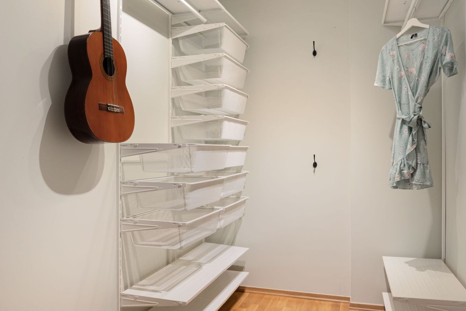 Innvendig bod som fint kan benyttes som walk-in-closet eller hjemmekontor. Galleribilde