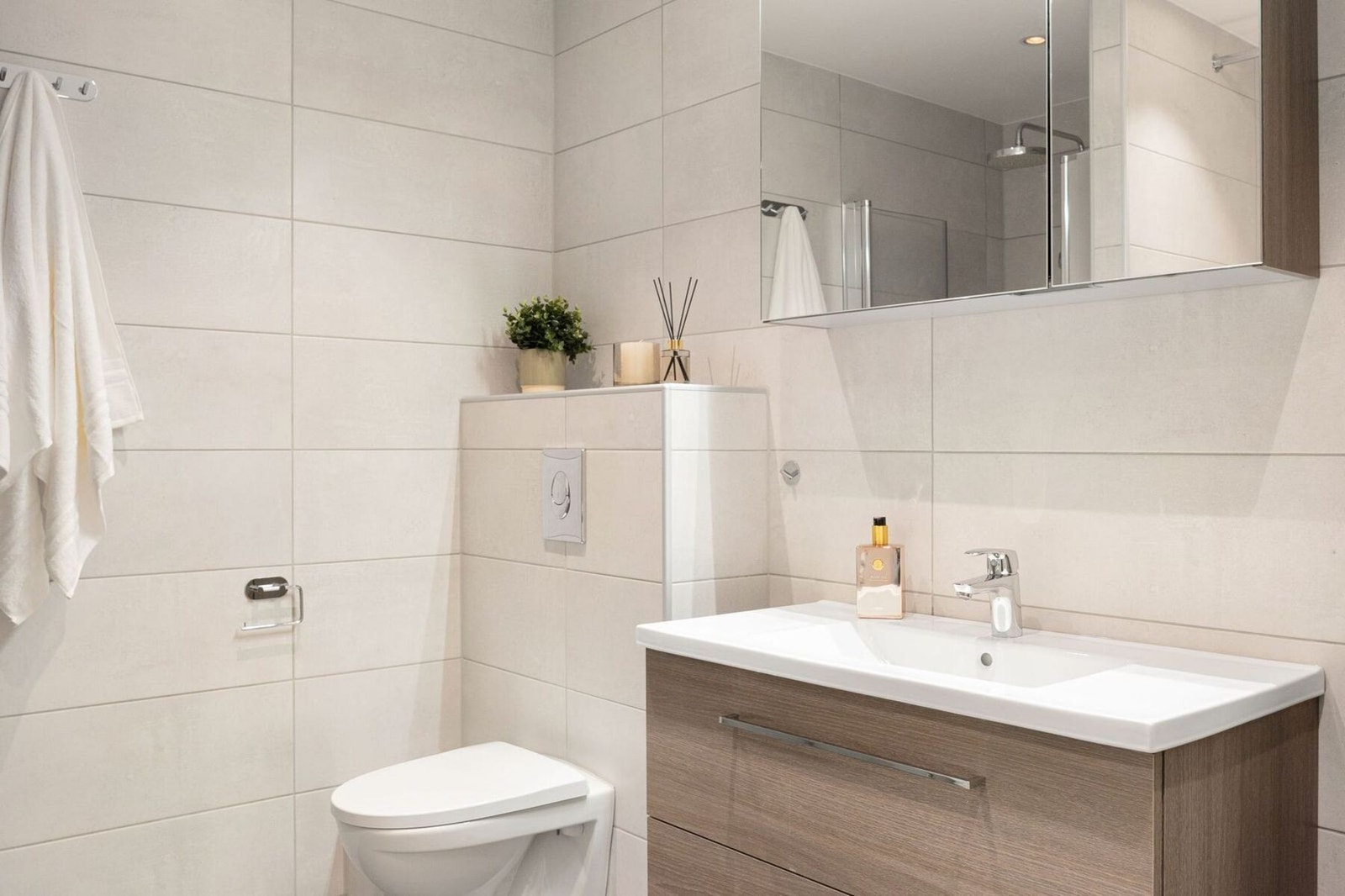 Delikat flislagt baderom fra 2016. Galleribilde