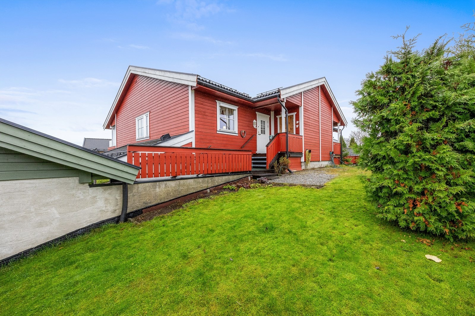 Fellesområder med opparbeidet hage og beplantning. Galleribilde