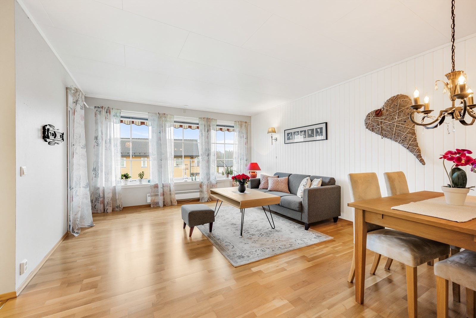 Leiligheten er presentert av Lars Christian Holm i EiendomsMegler 1. Galleribilde