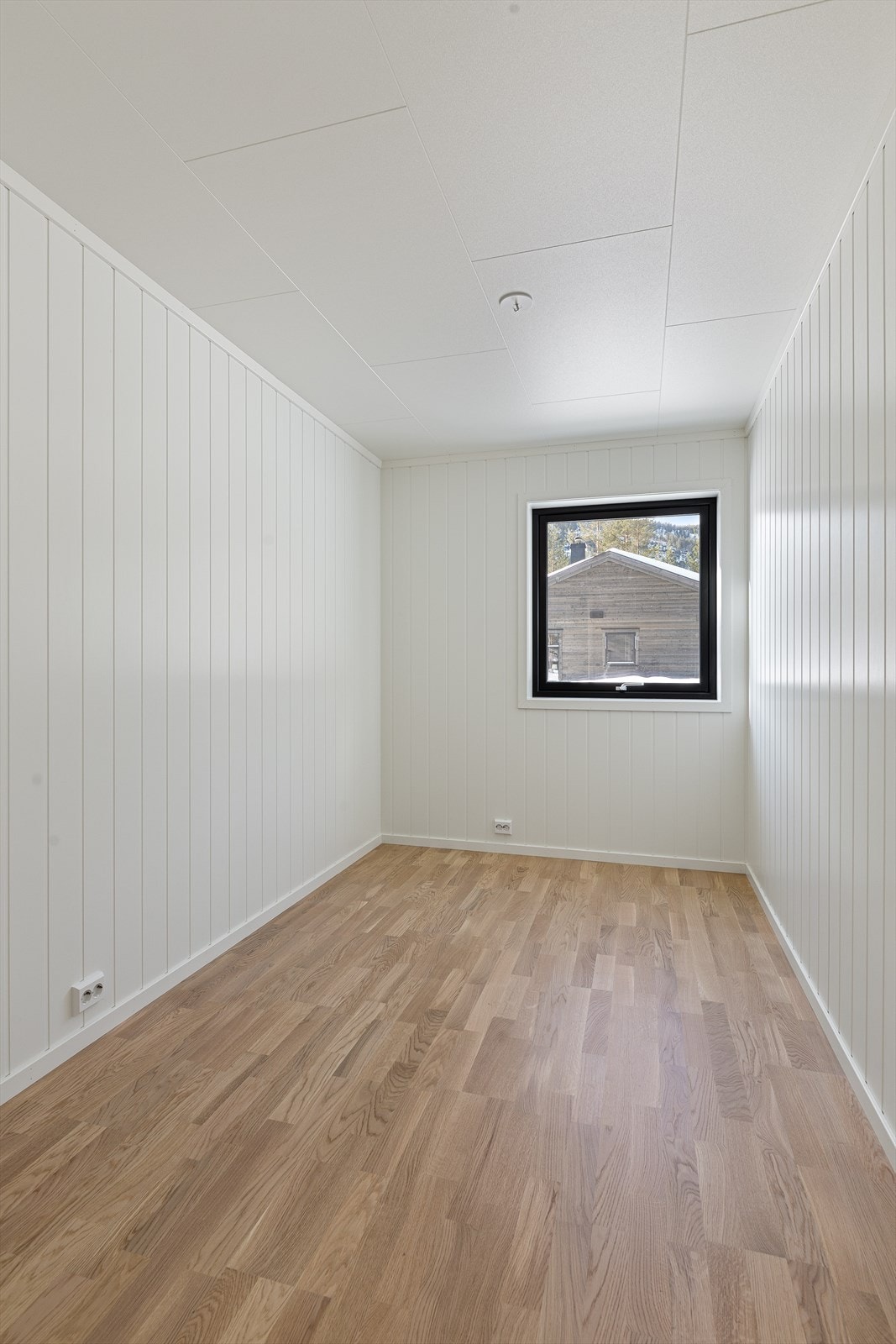 Soverom 3.
Rommet passer perfekt som gjesterom, barnerom eller det en selv måtte ønske. Galleribilde