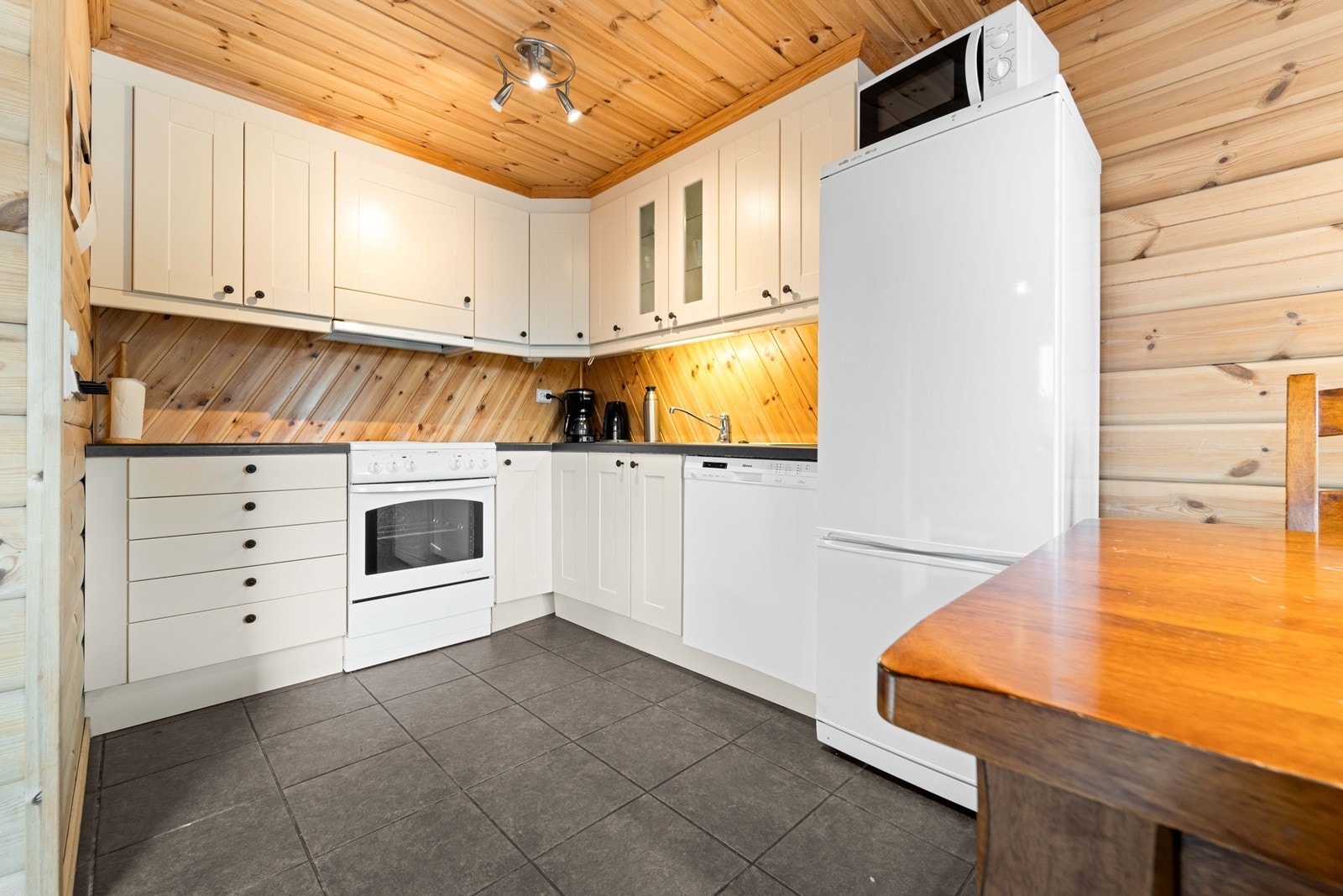 Kjøkkenhjørne. Galleribilde