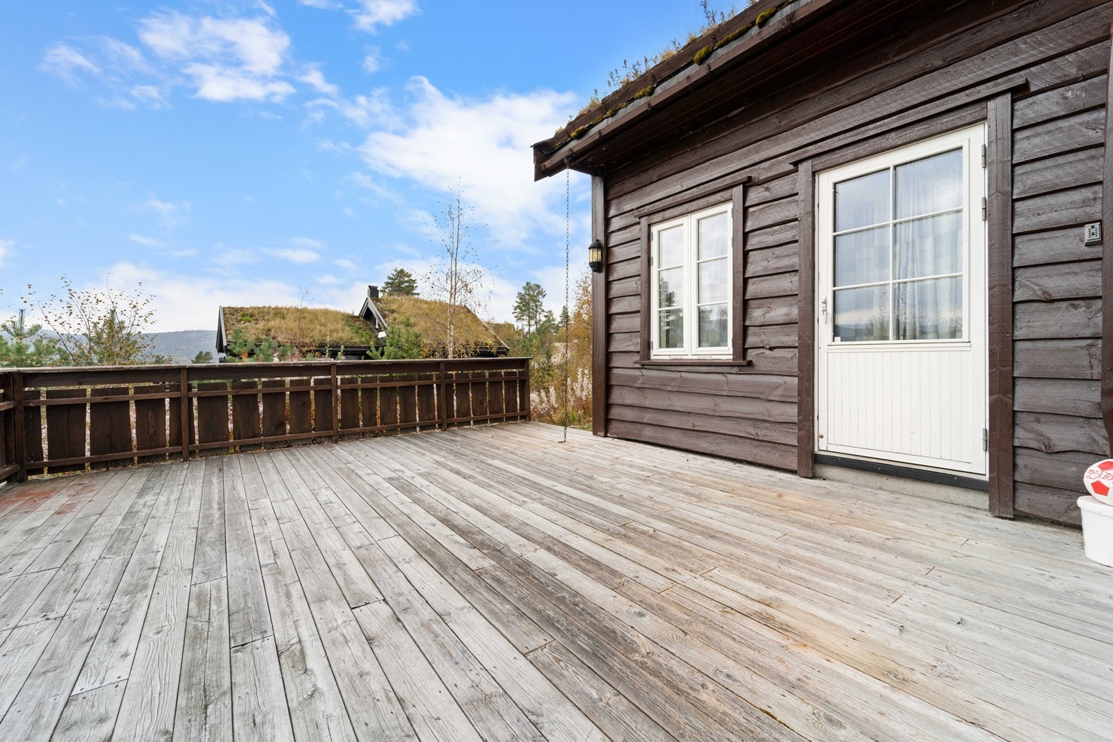 Stor uteplass. Galleribilde