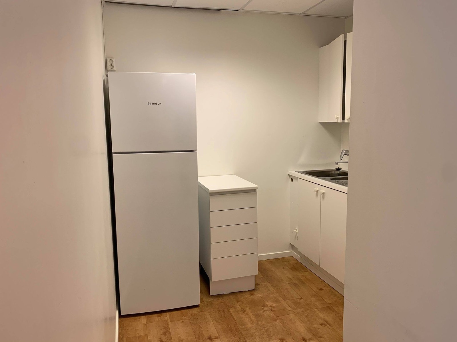 Kjøkken med hvitevarer Galleribilde