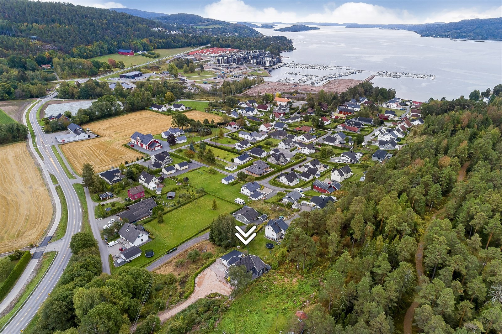 Det er kort vei til badeplass (bilde er fra forrige salg i 2021) Galleribilde