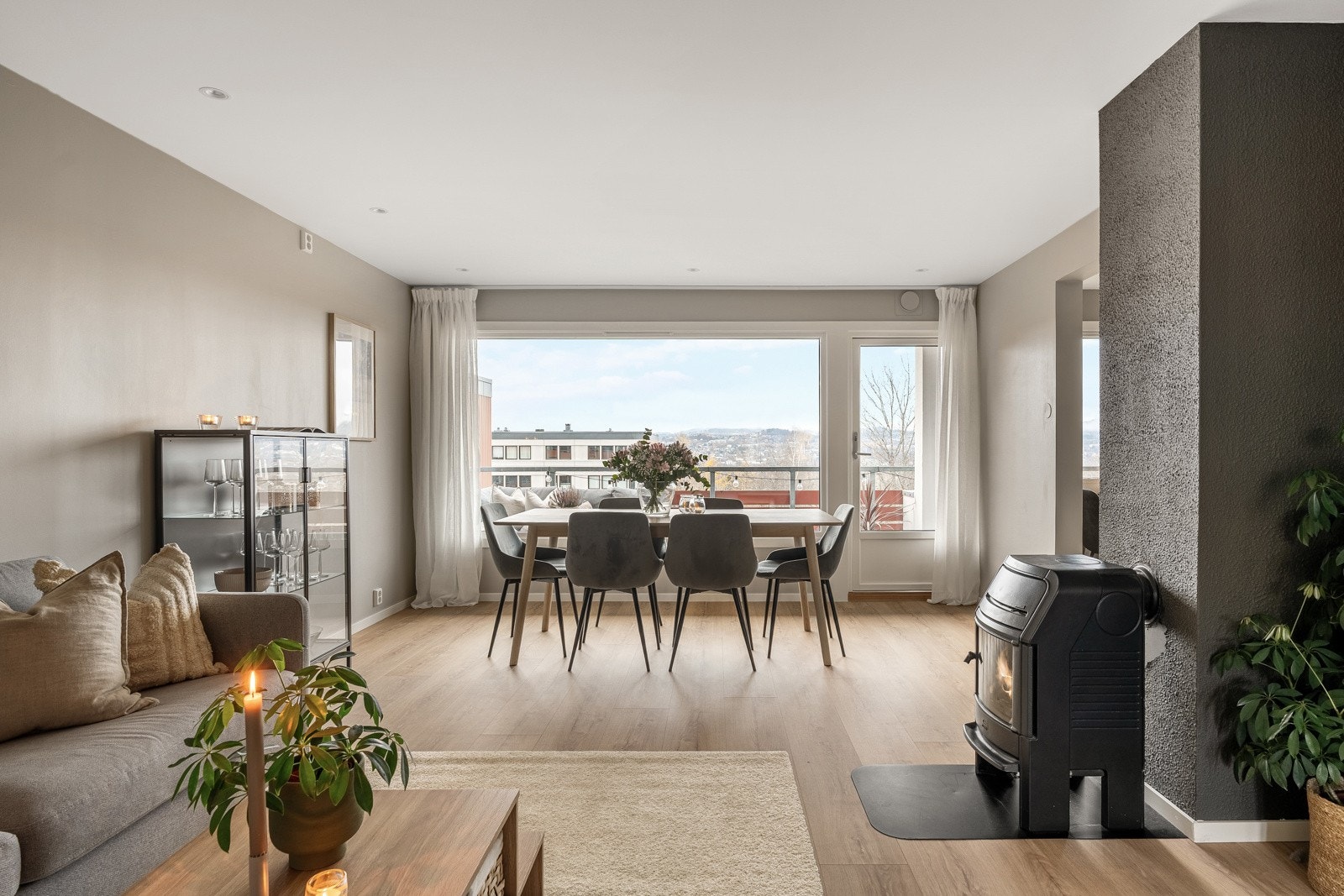Lys og trivelig stue, målt til 25 m². Galleribilde