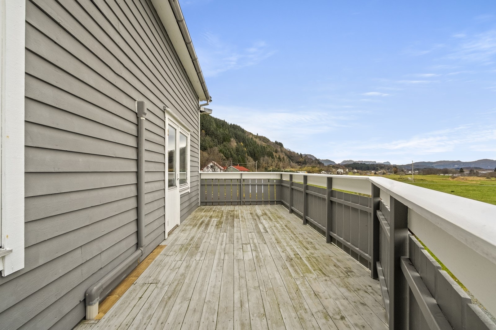 Adkomst inn til stova på hovudplan Galleribilde