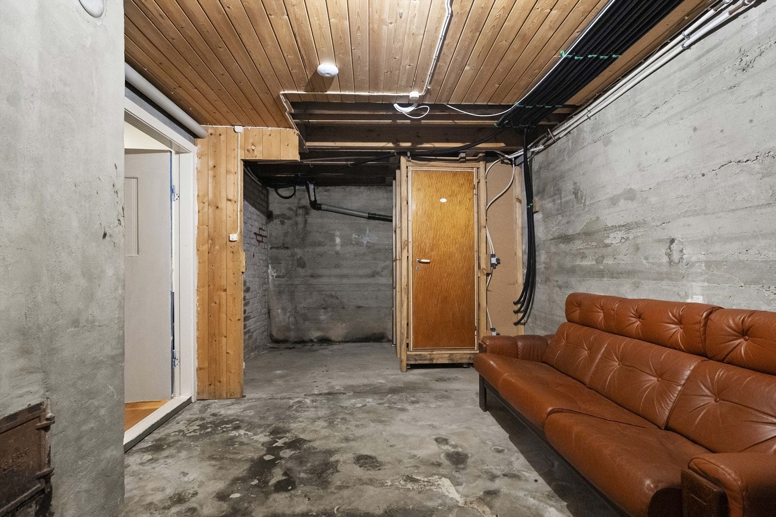 Kjellaren er innreda med bodareal, WC, teknisk rom og disponibelt rom Galleribilde