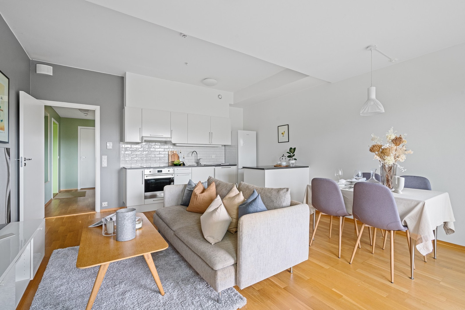 Åpen stue- og kjøkken løsning. Galleribilde