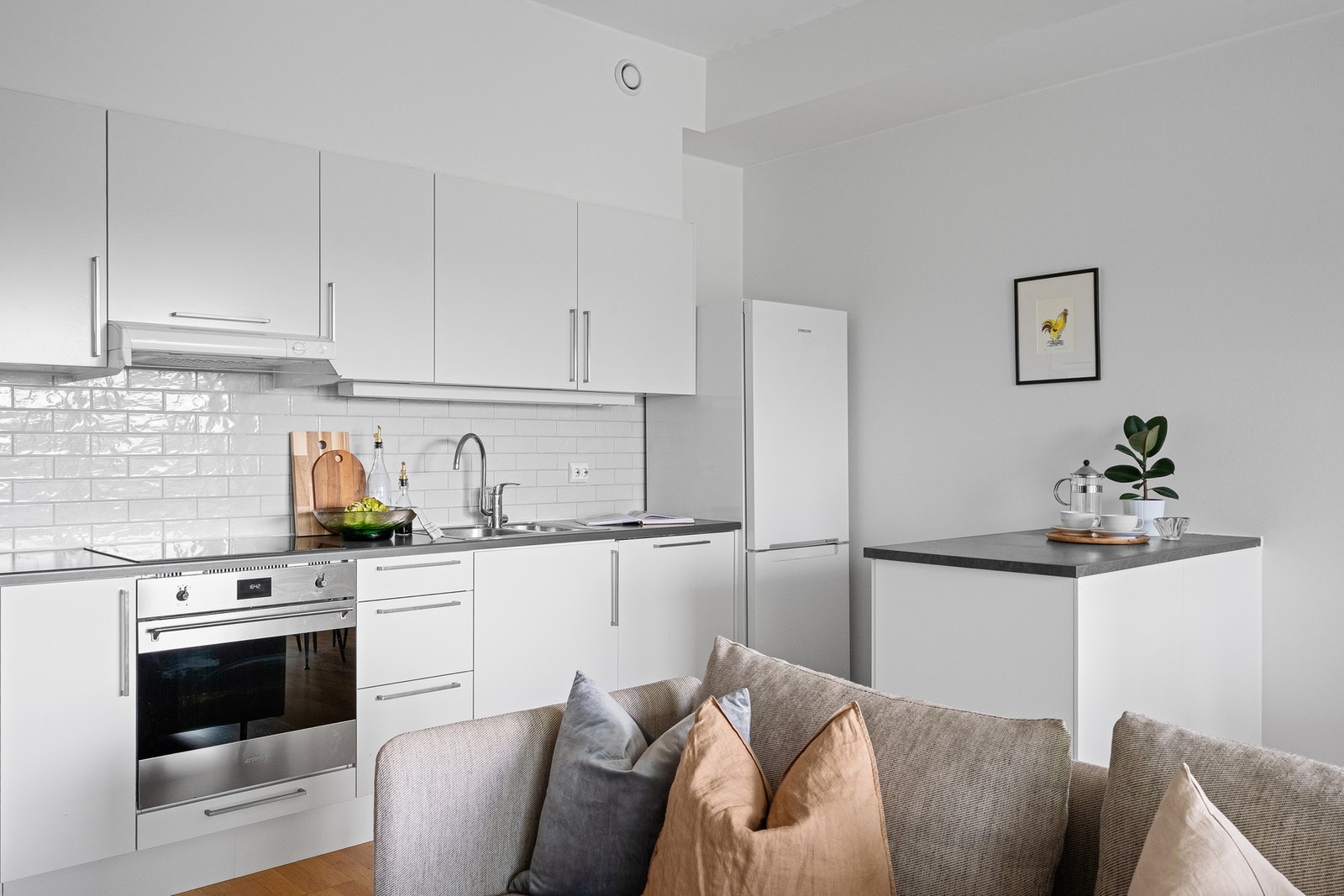 Innholdsrikt kjøkken. Galleribilde