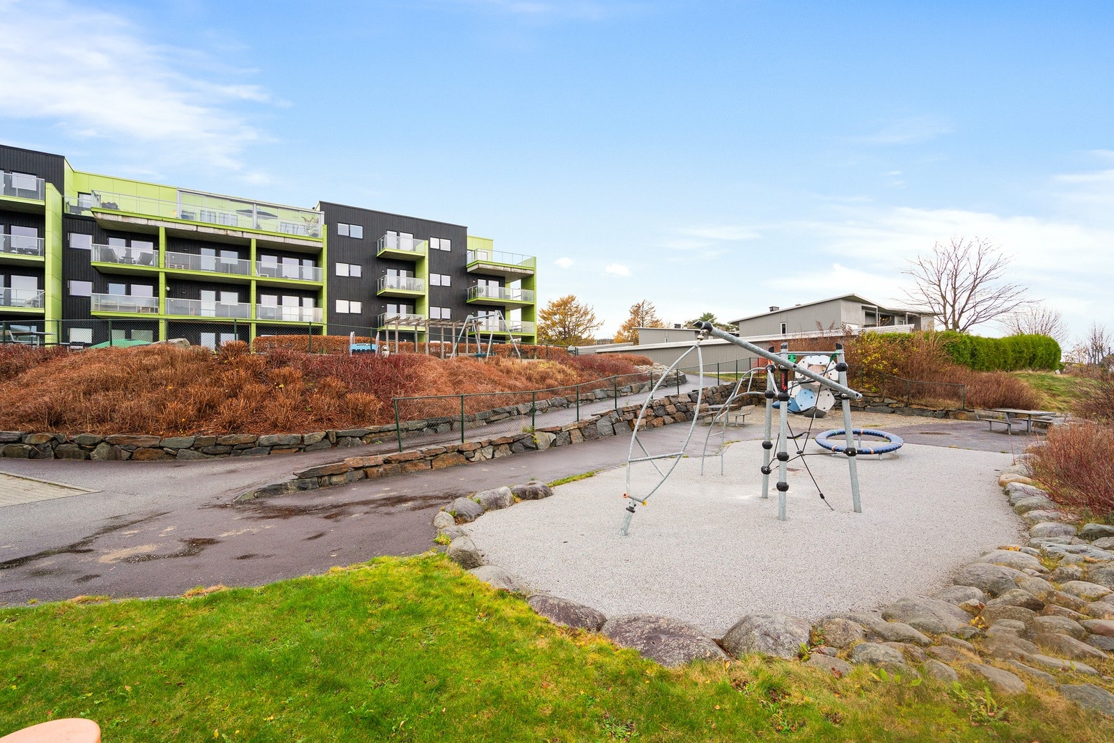 Pent opparbeidede utearealer til sameiet. Galleribilde