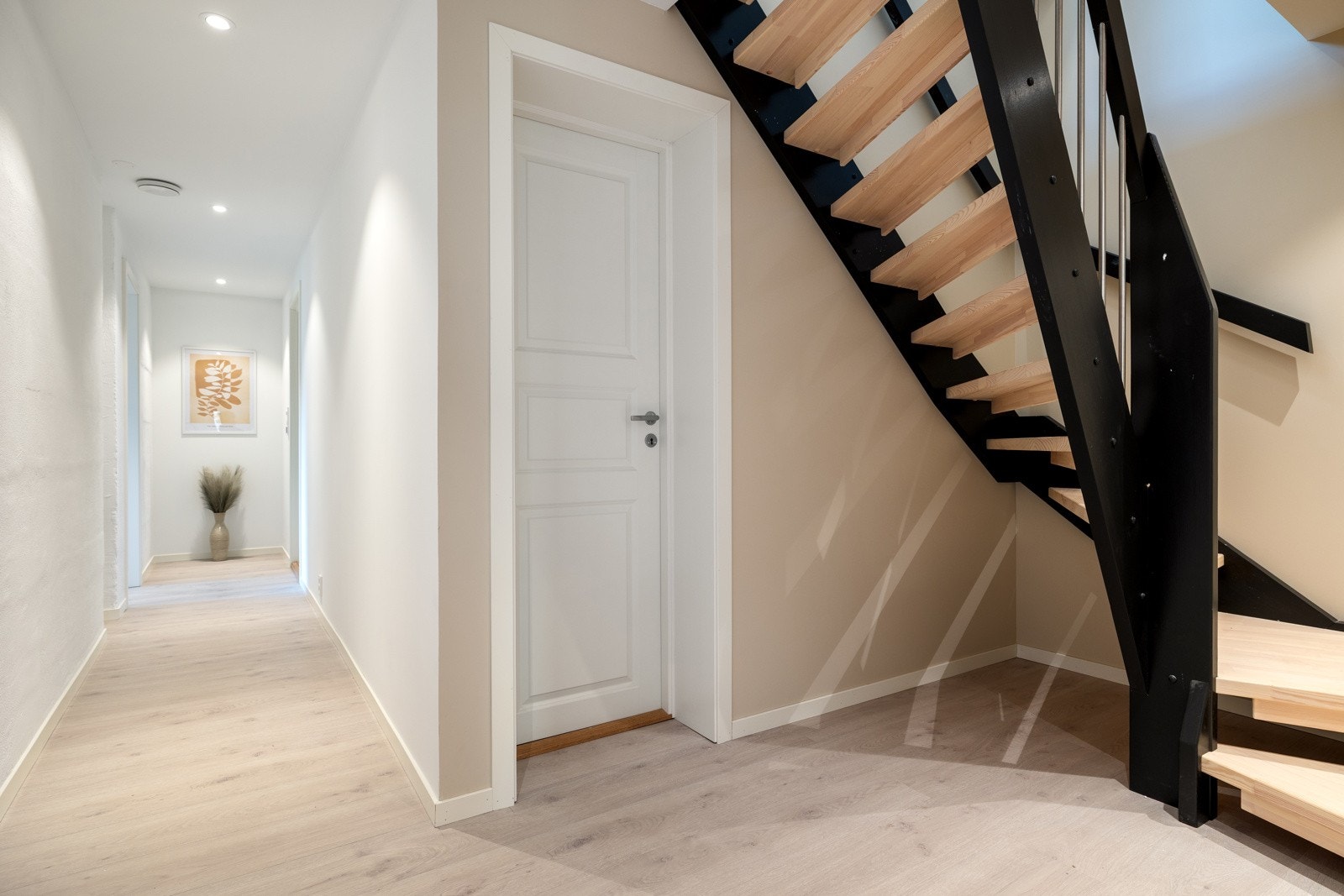 Trappen er sperret av og ikke i bruk til annet enn oppbevaring i dag Galleribilde