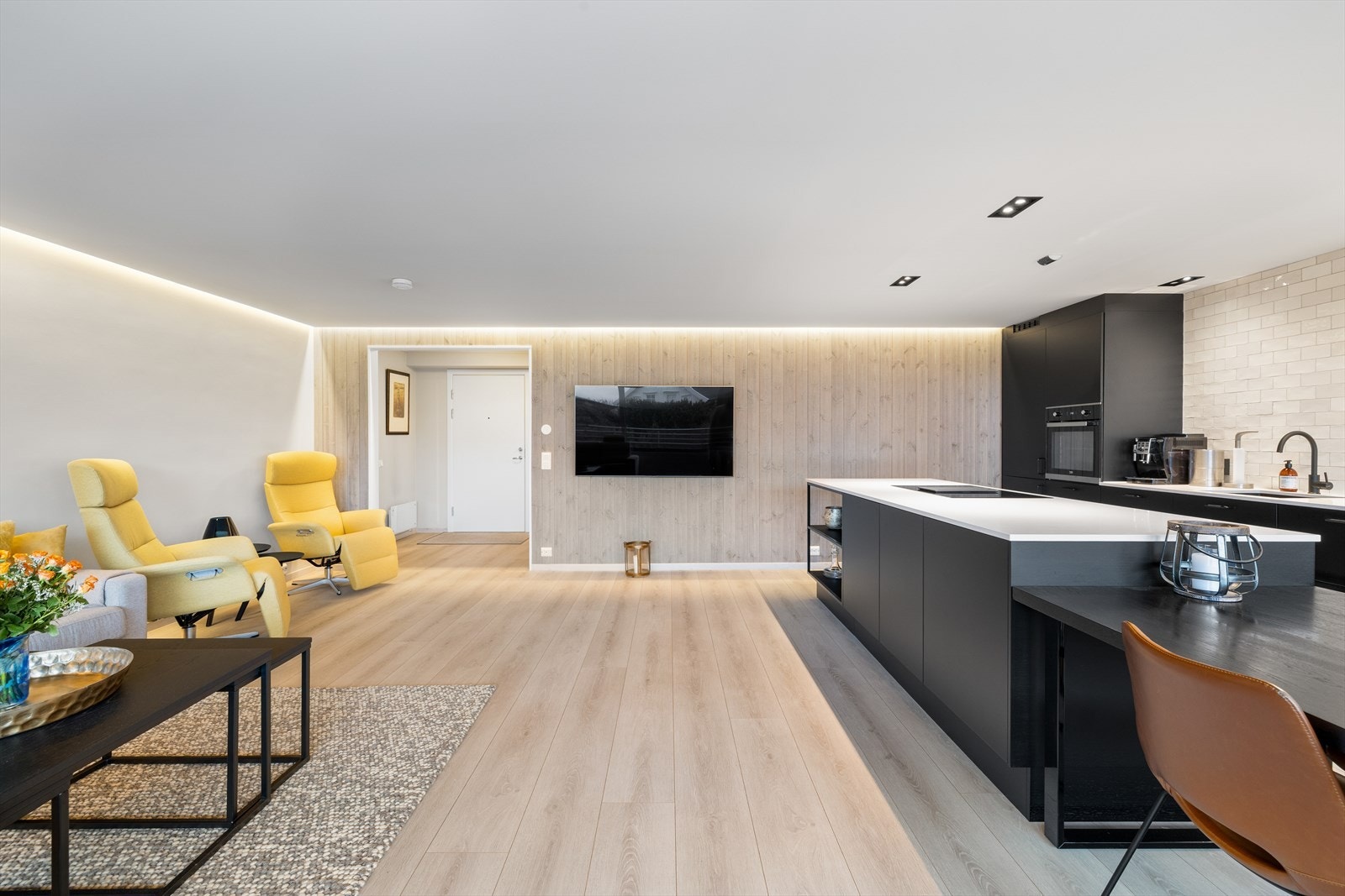 Hele leiligheten ble betydelig oppgradert i perioden 2019-2024 Galleribilde