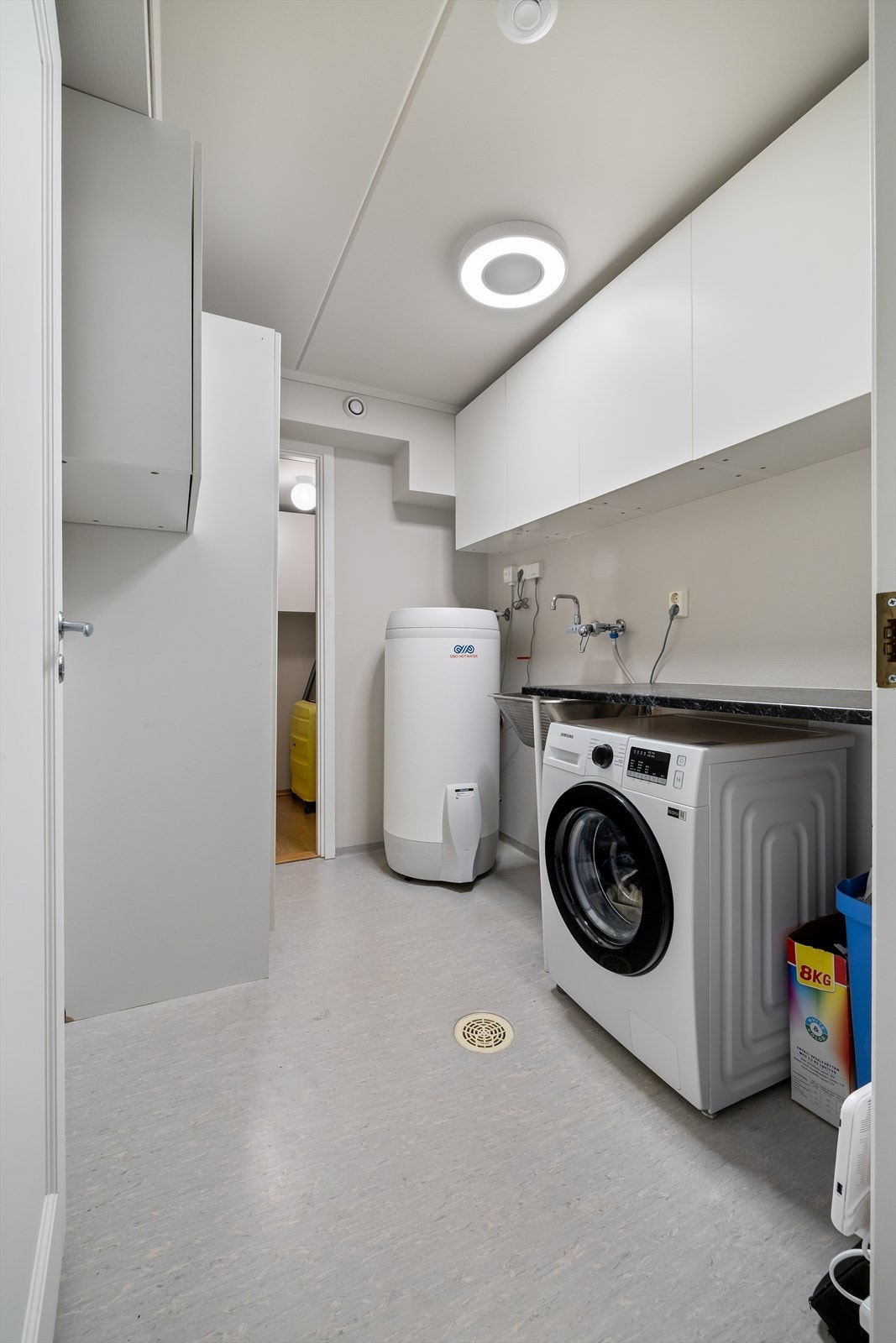 Vaskerommet ble oppgradert med ny varmtvannstank og varsling/stoppesystem ved uhell/skader Galleribilde