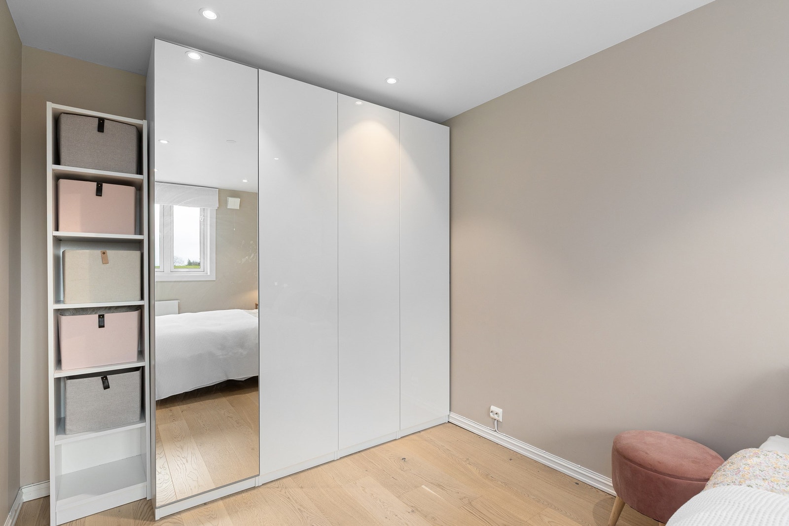 Godt med oppbevaringsplass i garderobeskap Galleribilde