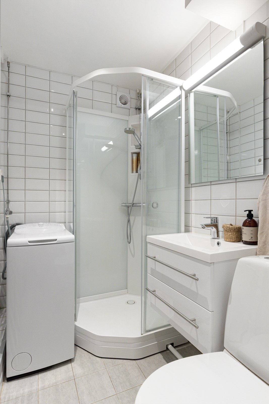 Flislagt bad som ble modernisert i 2018 Galleribilde