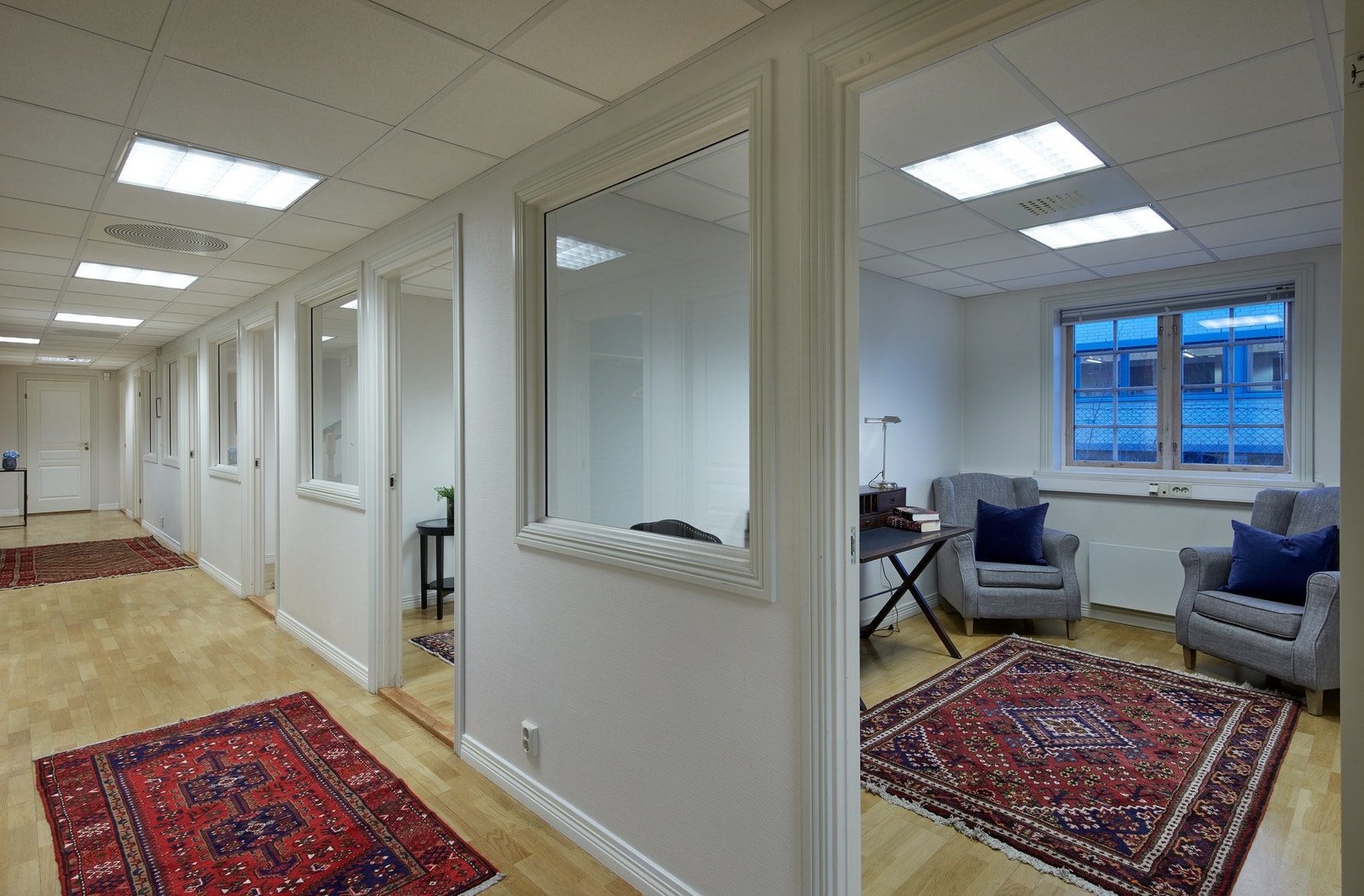 Kontorene er lyse og trivelige. Balansert ventilasjon, dusj, toaletter, kjøkken i samme etasje. Galleribilde