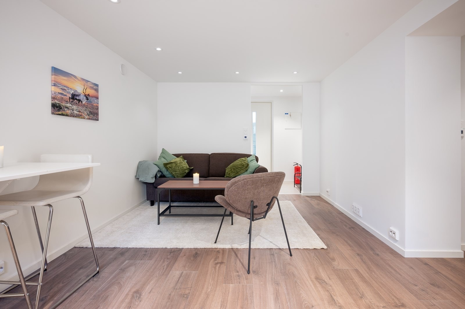 Stuen kan innredes med både spisebord og stor sofagruppe Galleribilde