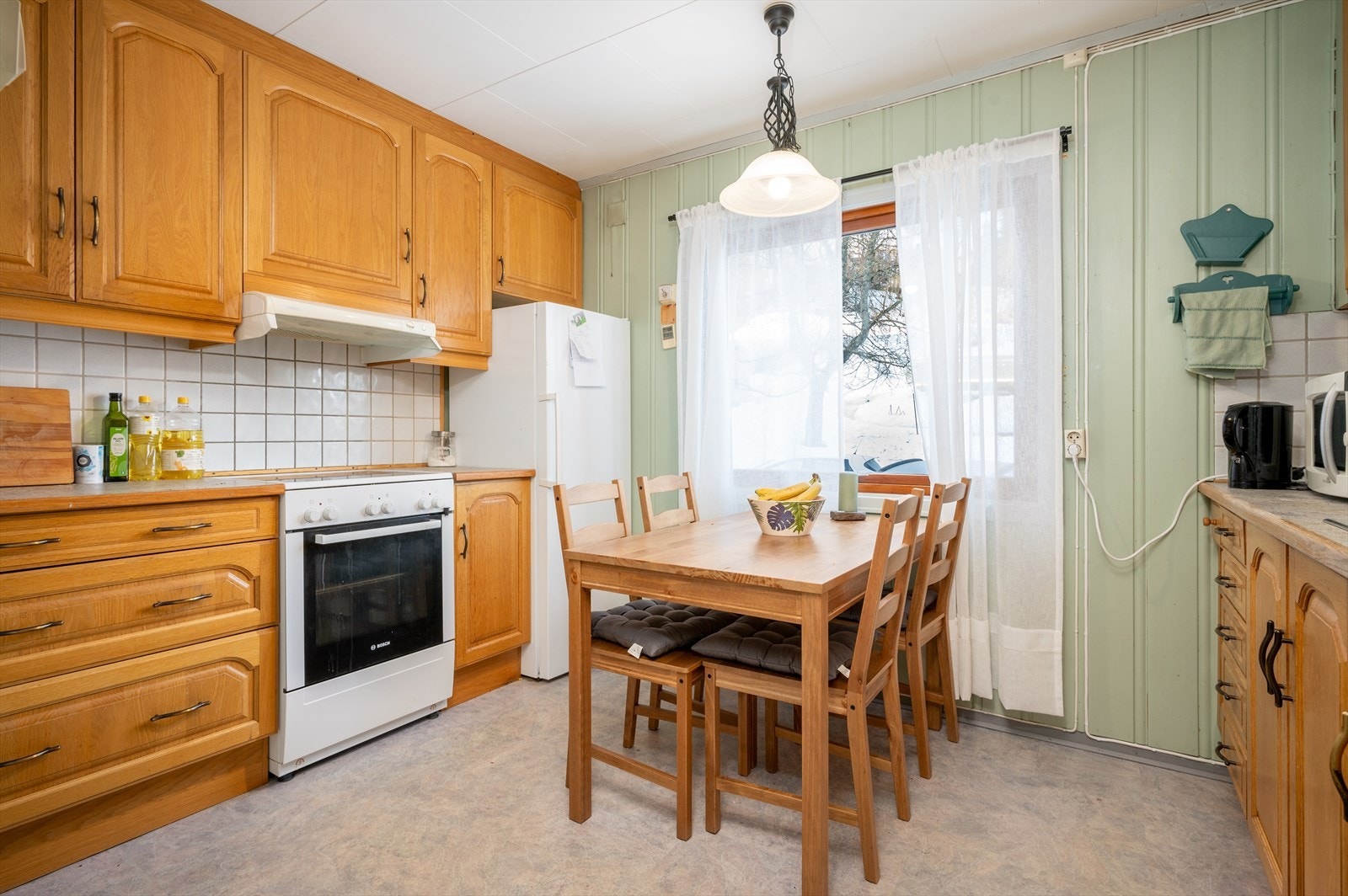 Plass for spisebord på kjøkkenet. Galleribilde