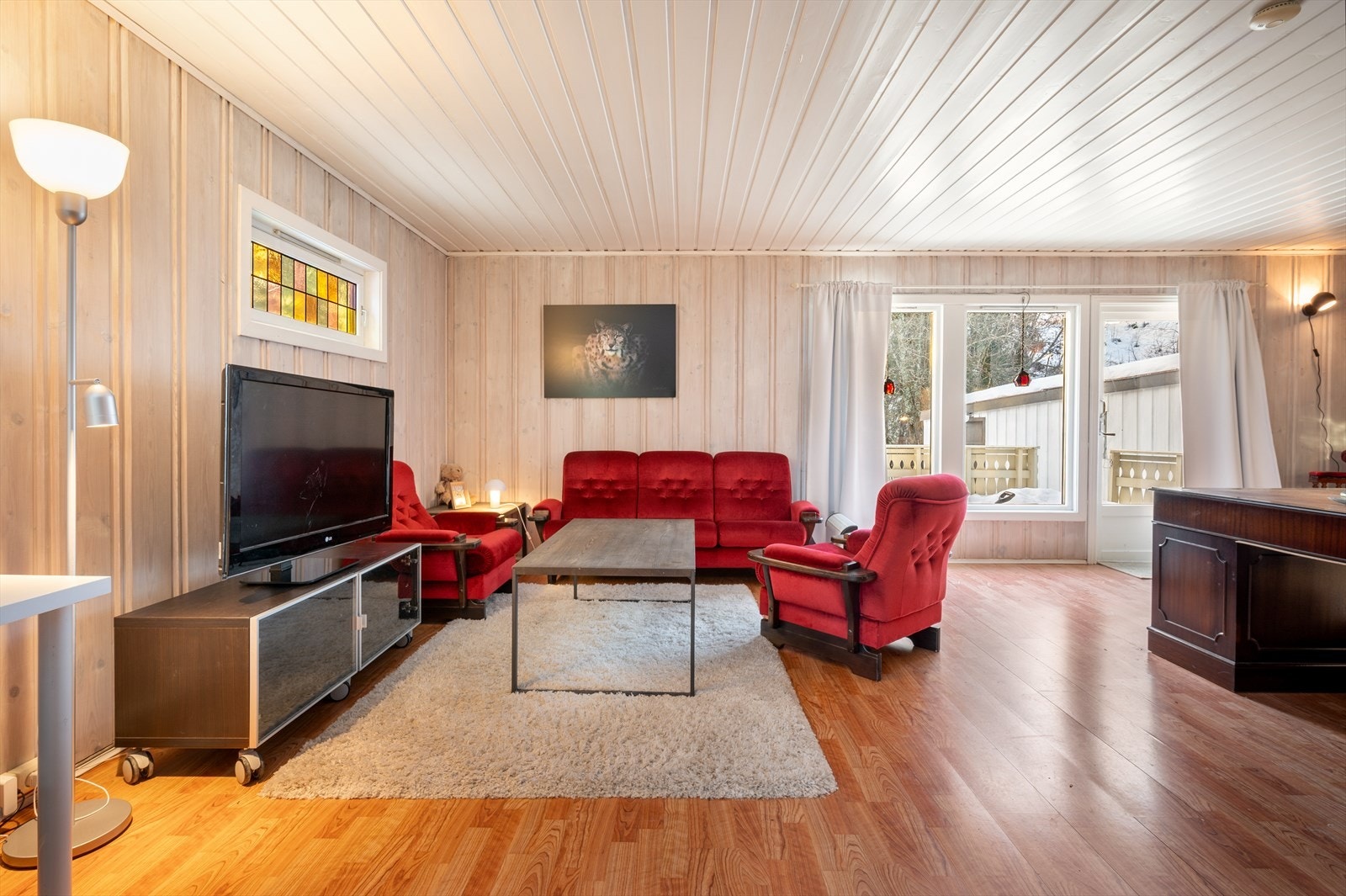 Den store og sosiale stuen kan enkelt deles opp i soner. Galleribilde