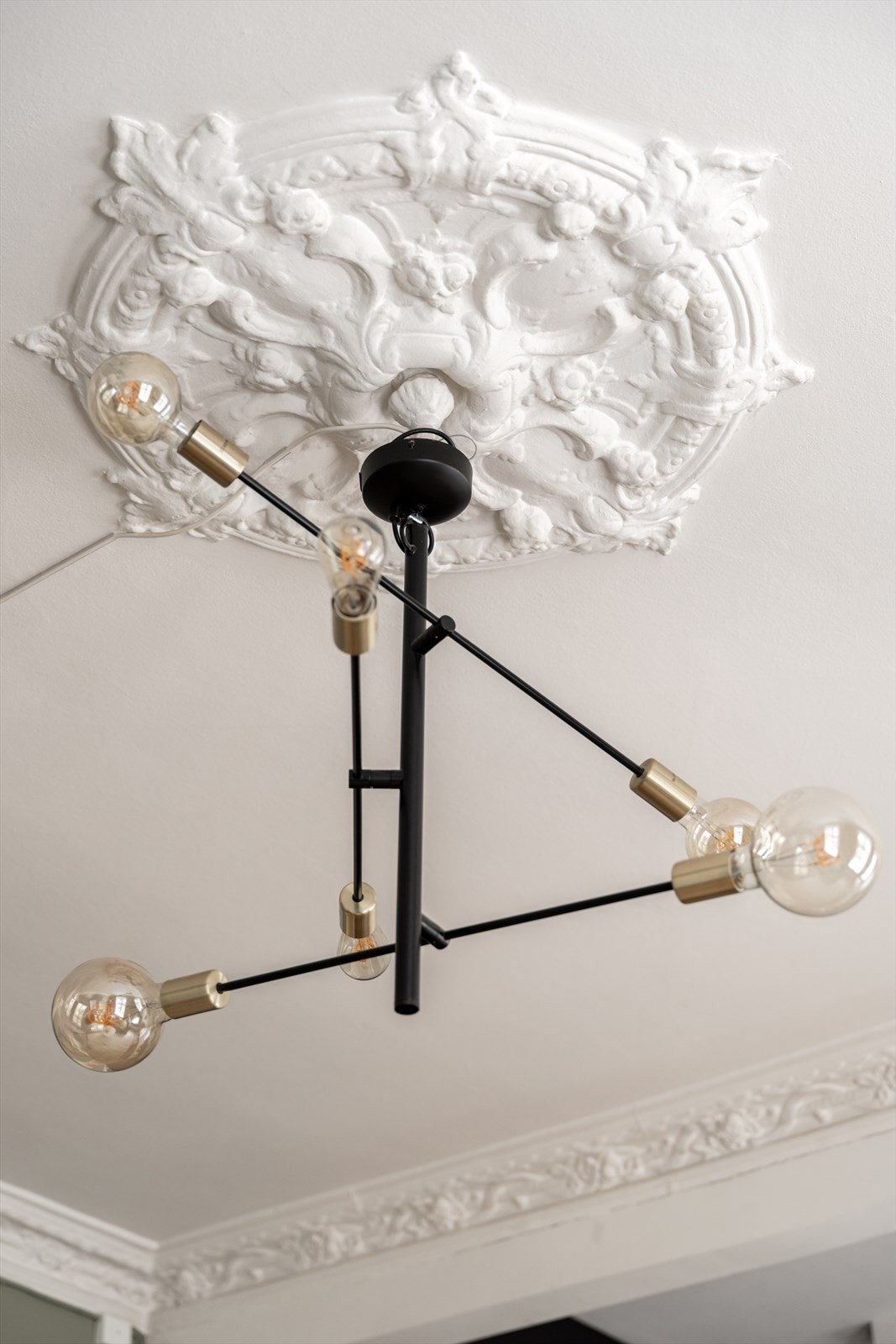 Takrosetten er et vakkert element som understreker bygårdens historiske karakter. Galleribilde