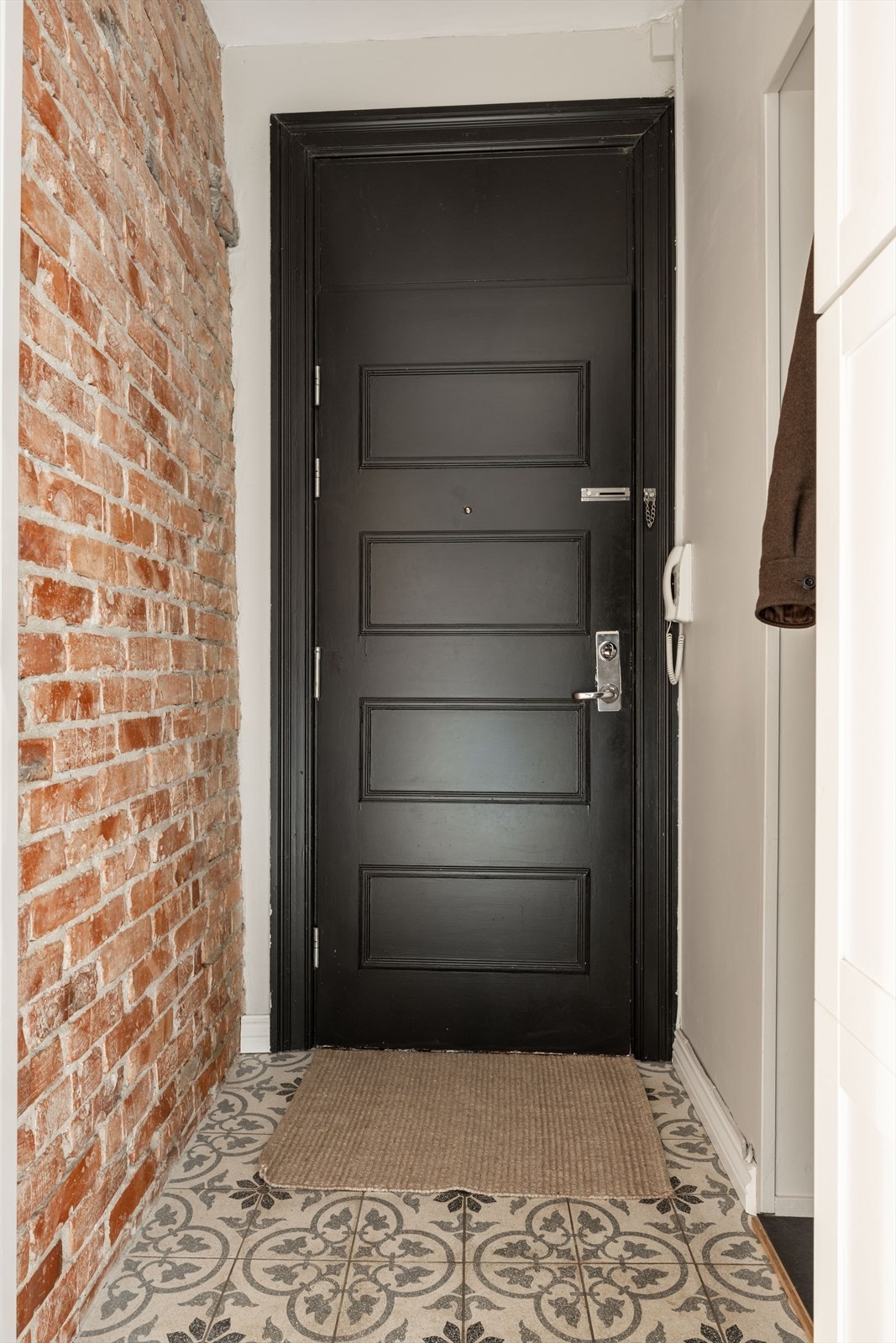 Velkommen inn til en leilighet med smarte oppgraderinger og herlige klassiske detaljer. Galleribilde