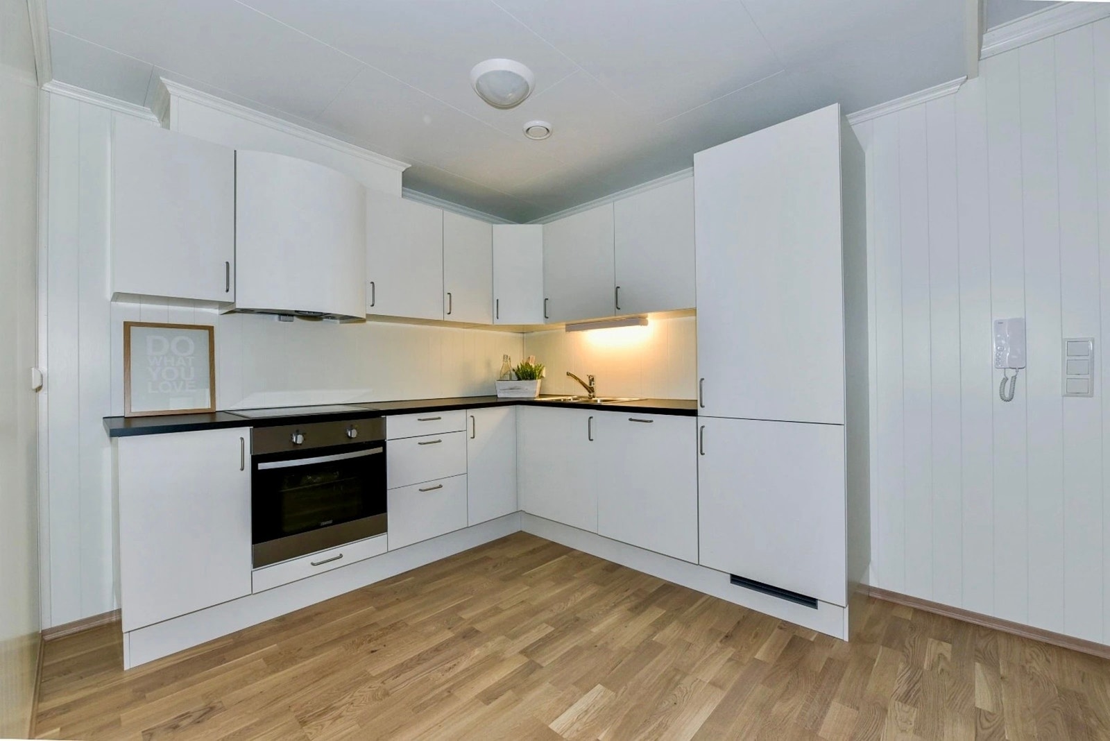 Kjøkkenet er på 7,4 kvm. Galleribilde