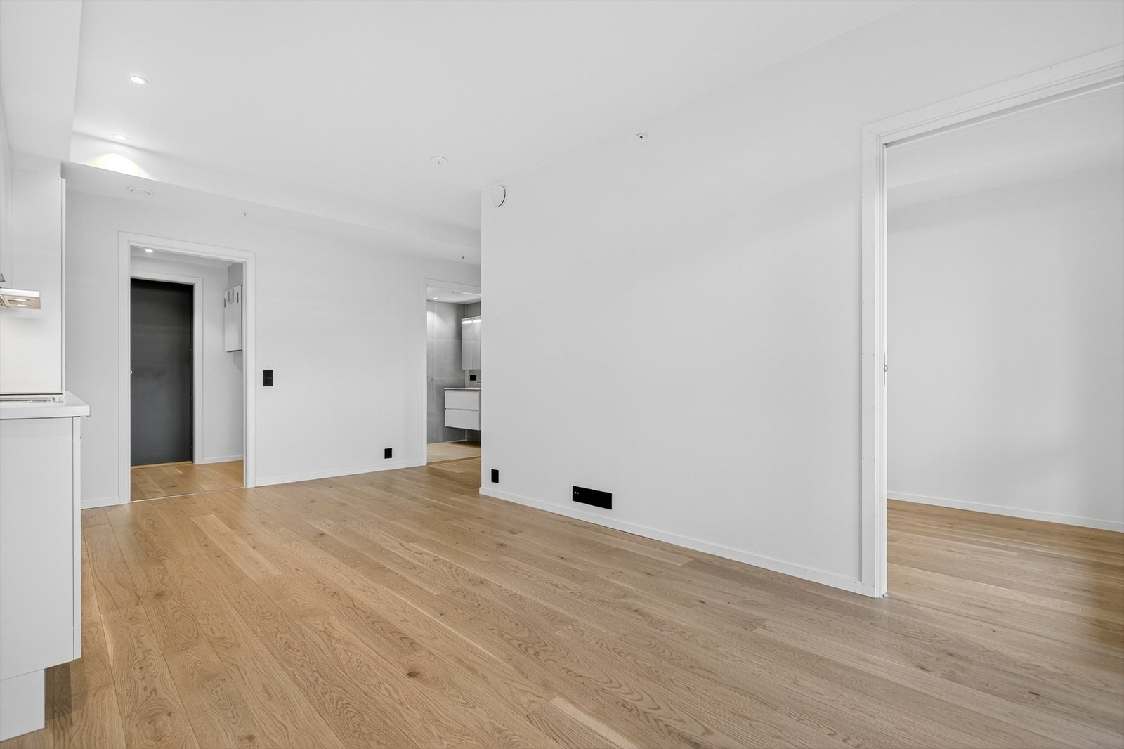 Fra soverommet er det adkomst til stuen og til gangen. Galleribilde