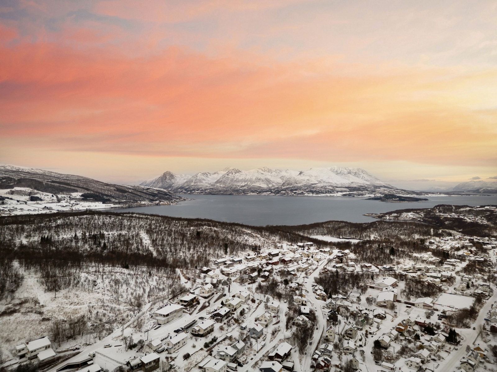 Umiddelbar nærhet til turområder, skole og barnehage Galleribilde