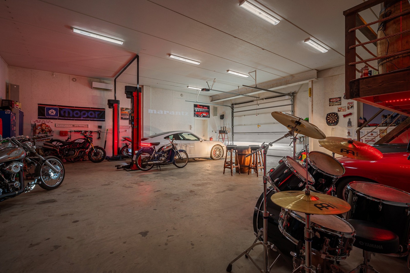 Hovedgarasjen er relativt romslig..., og har takhøyde på 360 cm Galleribilde