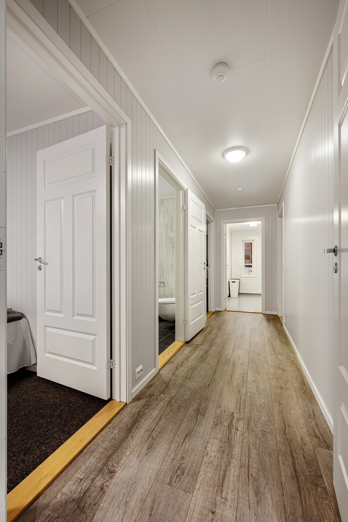 Planløsningen gir et praktisk skille mellom stua og de mer "private" rommene Galleribilde