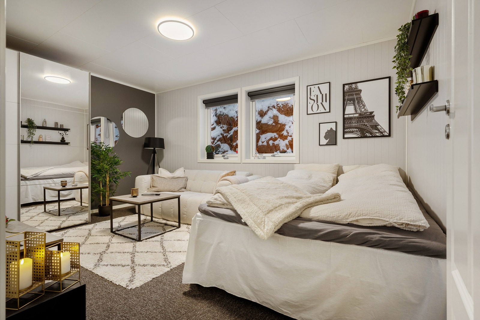 Soverom 3 har en stor, innebygd skyvedørsgarderobe Galleribilde