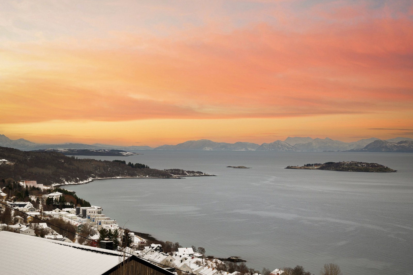 Helt øverst i boligfeltet får du førsteklasses utsikt og svært gode solforhold! Galleribilde