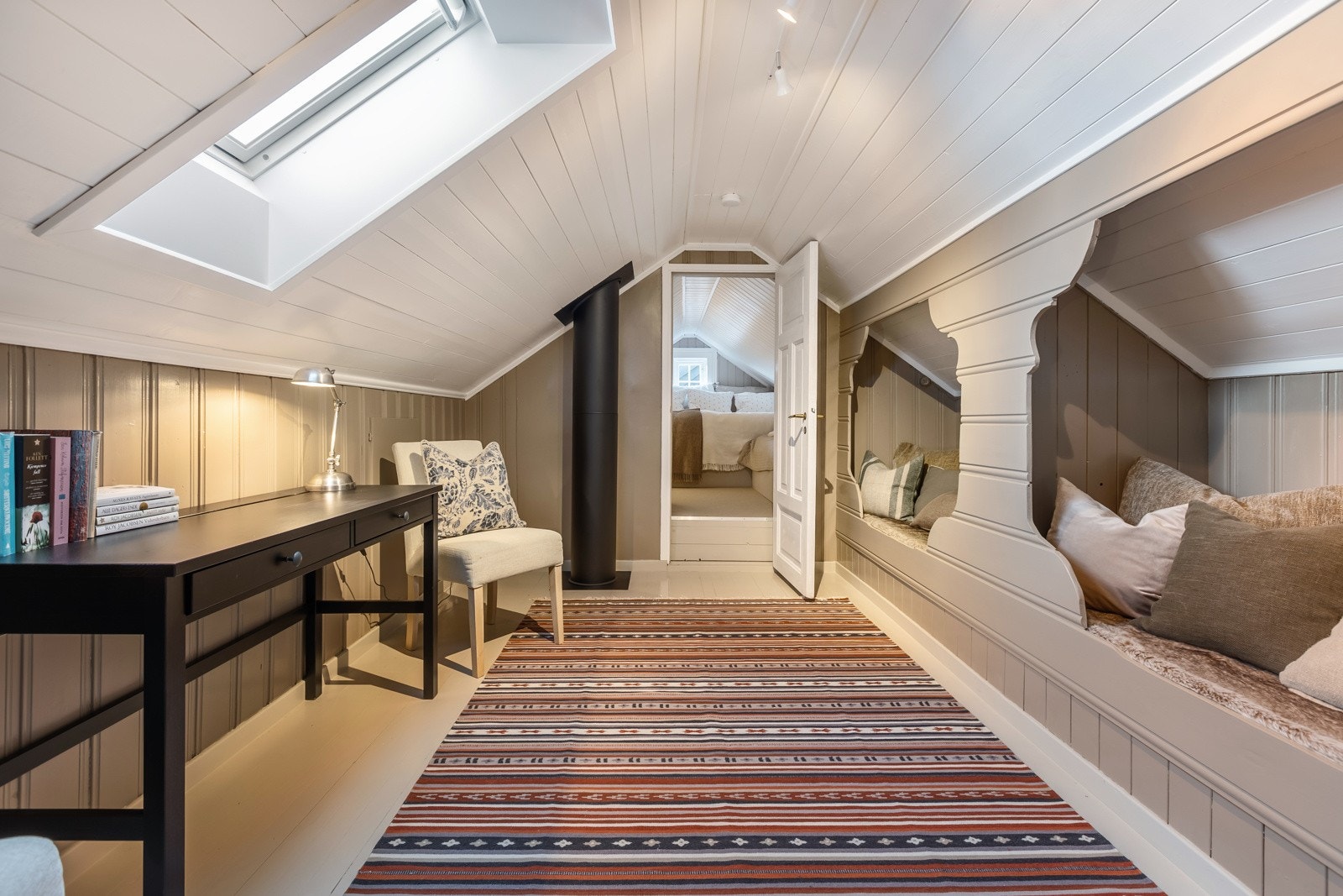 Innredet loftsrom Galleribilde