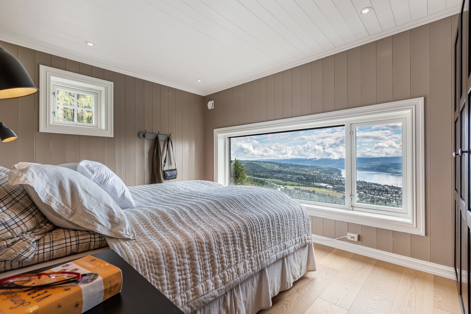 Fantastisk hovedsoverom med vanvittig flott utsikt Galleribilde