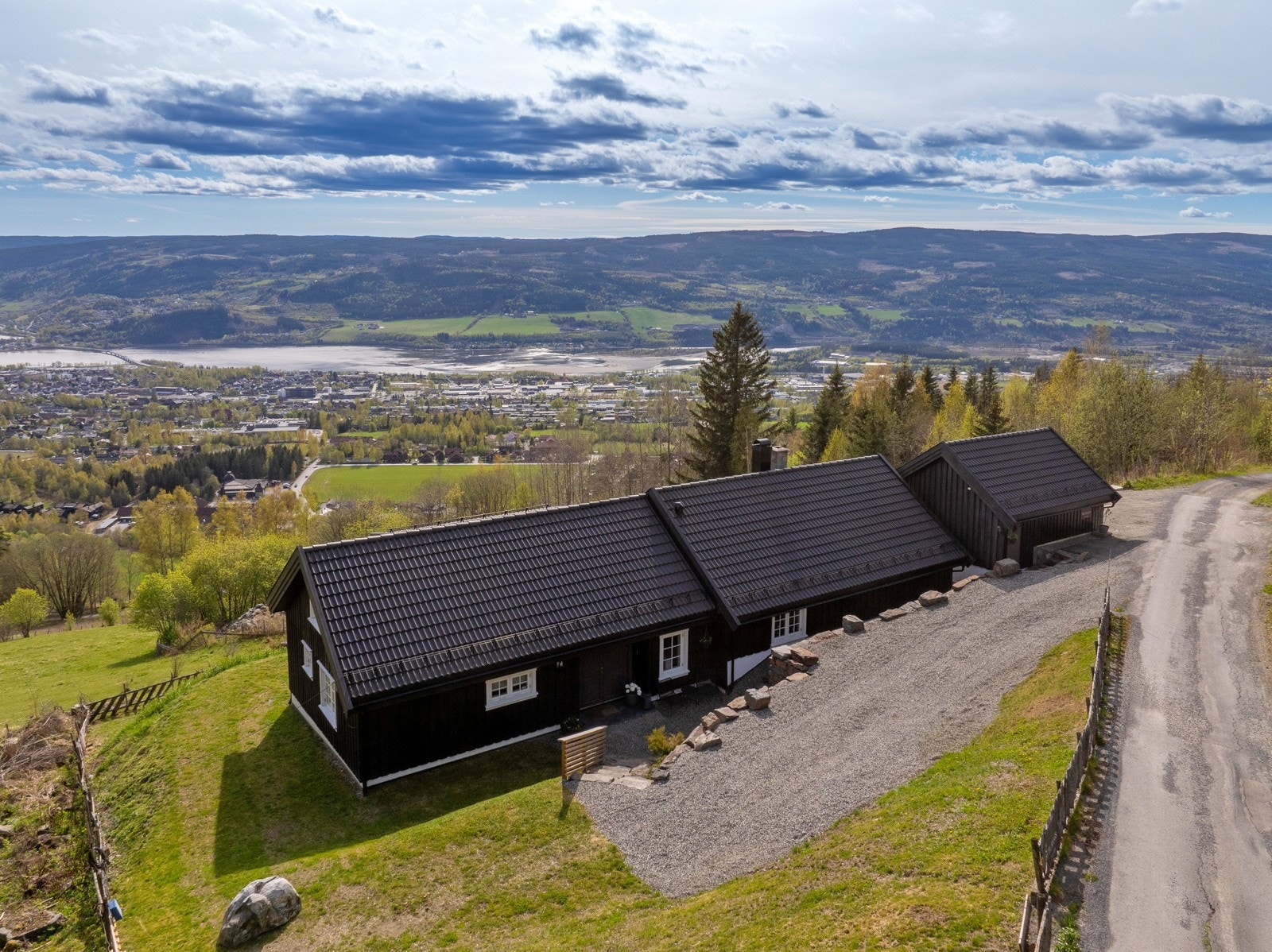 Velkommen til denne fantastiske utsiktseiendommen, Olasvevegen 64 Galleribilde