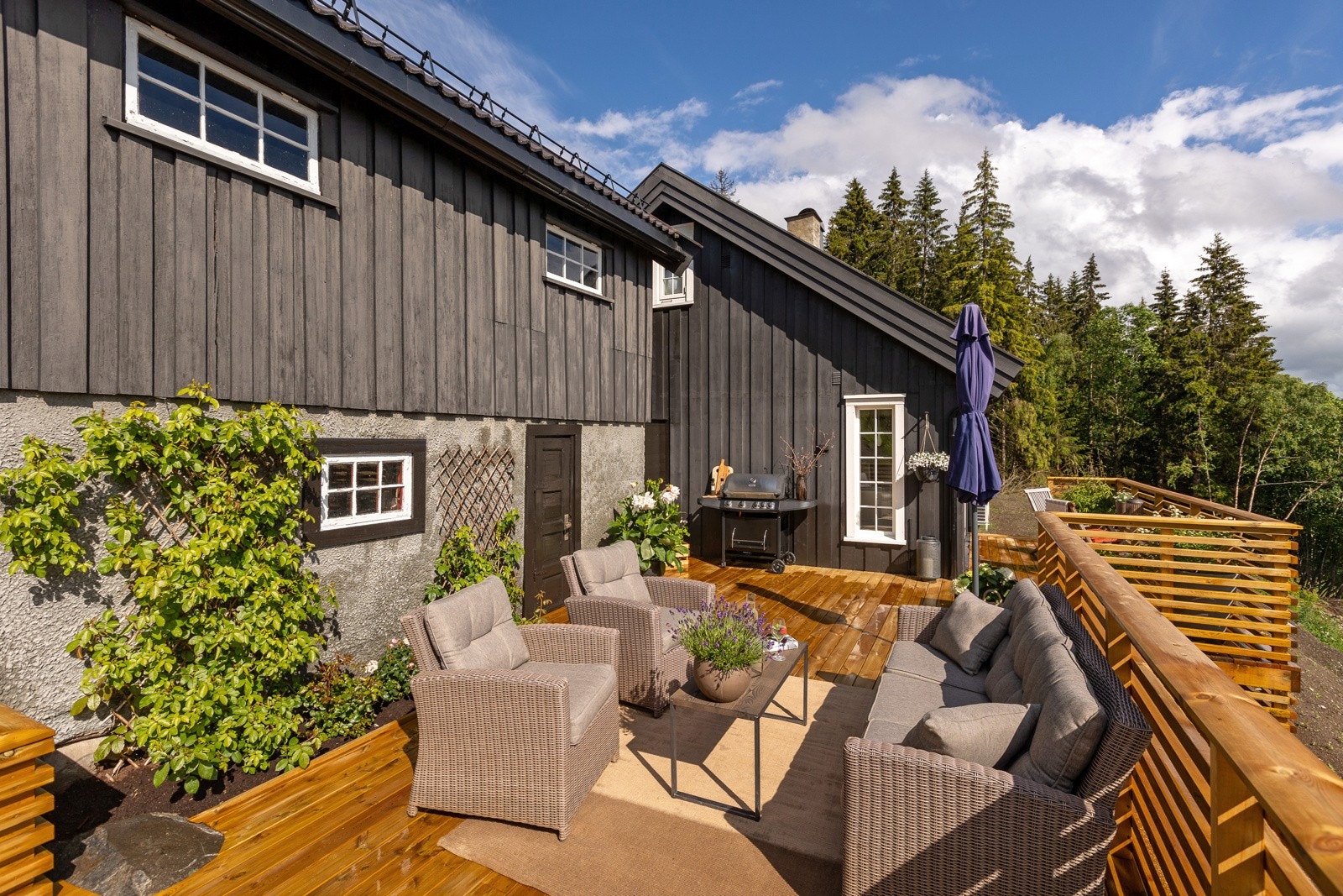 Her er det god plass til utemøblement, grill etc. Galleribilde