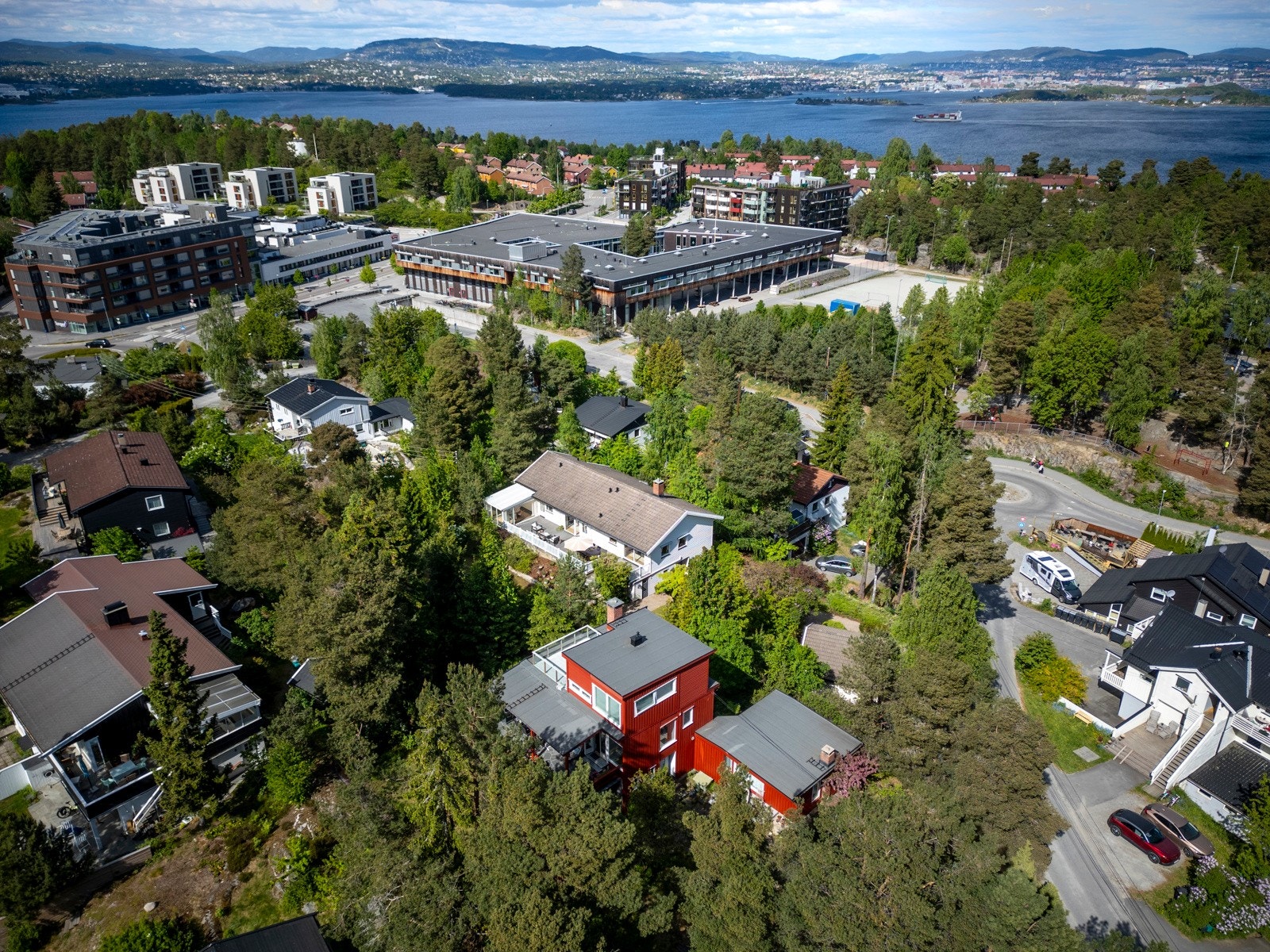 Boligen ligger svært sentralt på Nesodden i et attraktivt og barnevennlig boligområde. Galleribilde