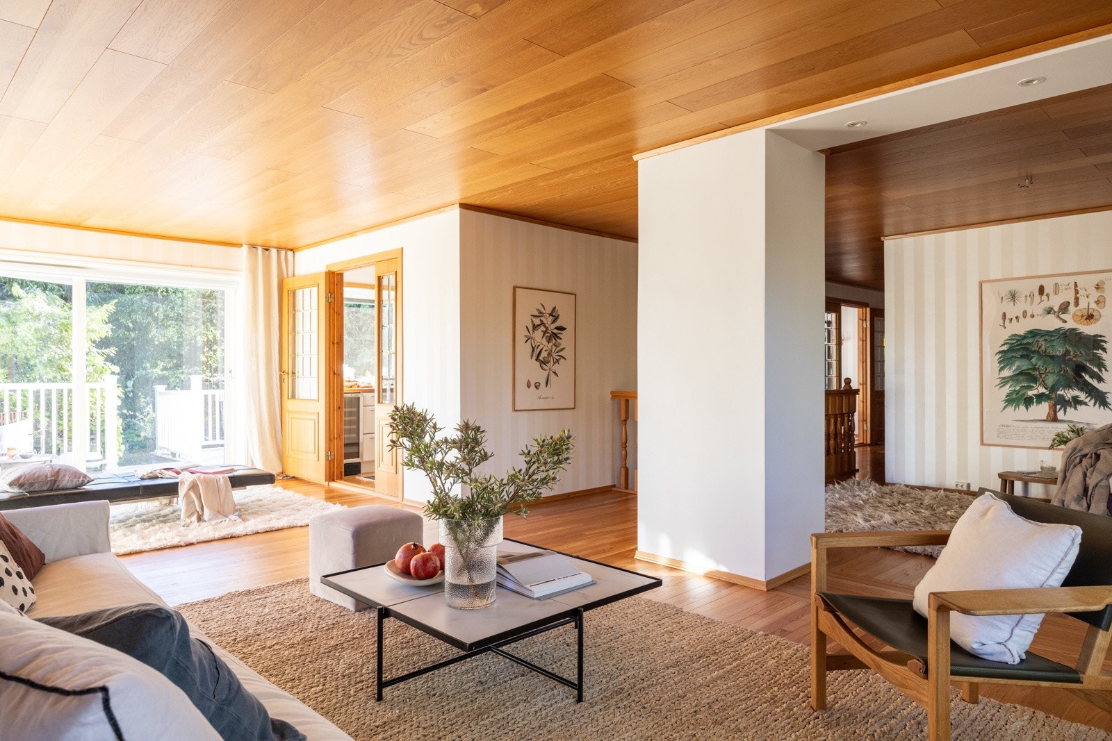 Boligen har en gjennomtenkt planløsning som enkelt kan tilpasses både hverdagsliv og sosiale sammenkomster. Galleribilde