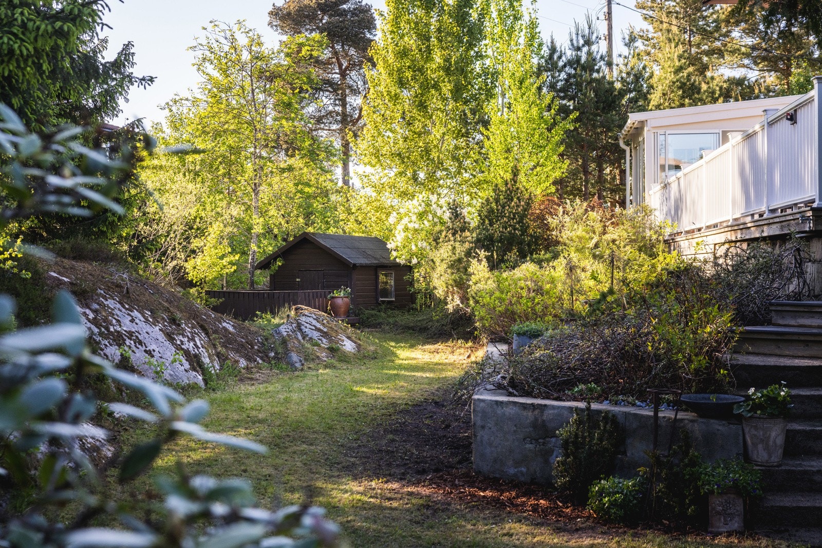 Denne eiendommen gir deg en unik kombinasjon av naturskjønn beliggenhet, nærhet til servicetilbud og enkel tilgang til Oslo - perfekt for deg som ønsker en harmonisk hverdag på Nesodden. Galleribilde