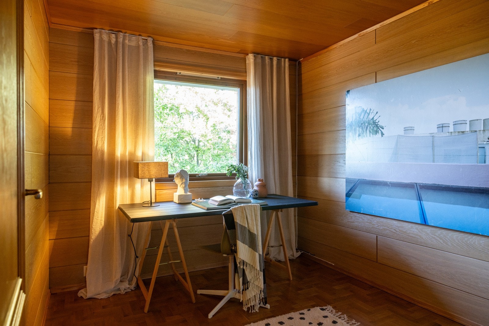 Det andre soverommet passer godt som barnerom, gjesterom eller hjemmekontor. Galleribilde