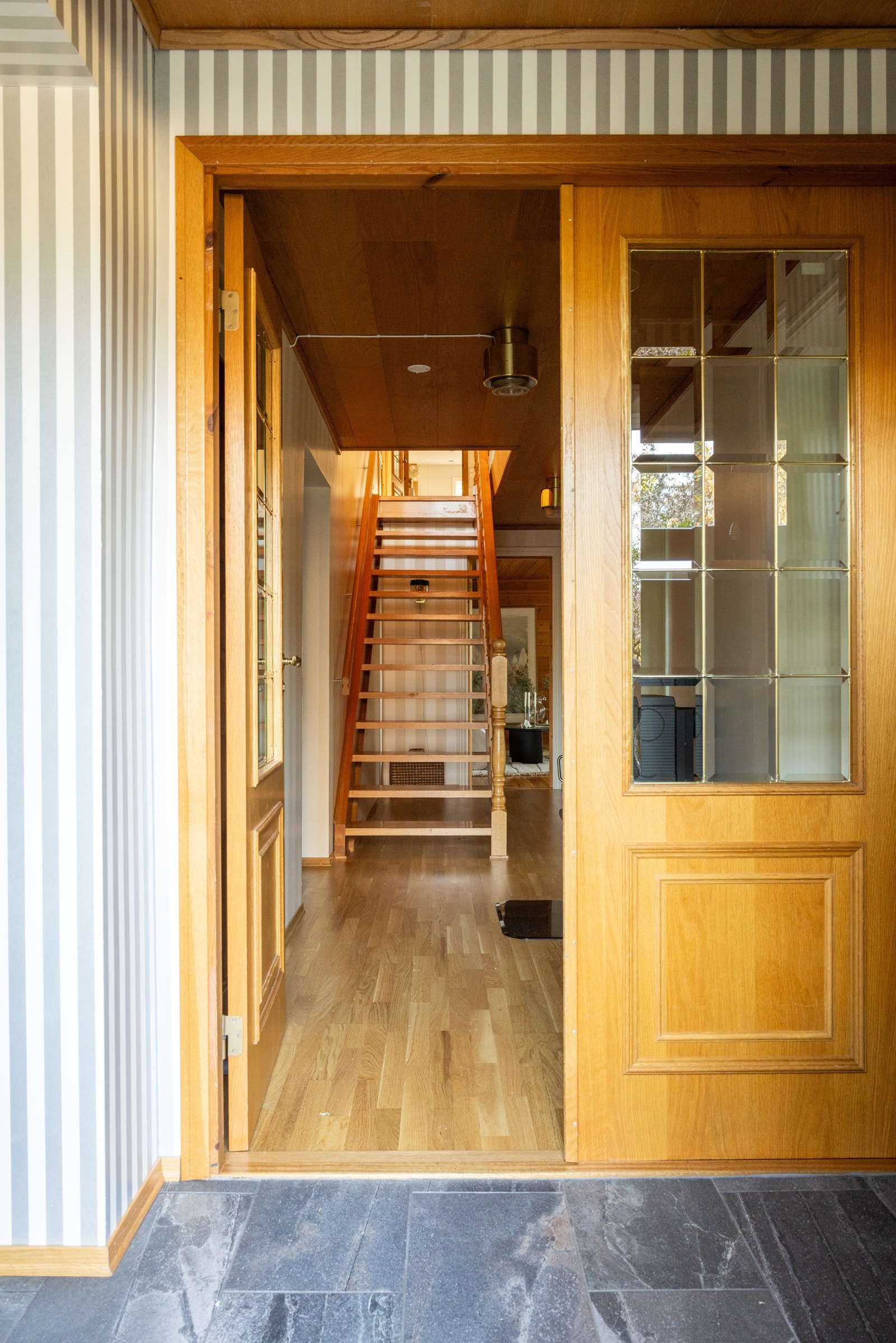 Boligen ønsker deg velkommen med en trivelig entré. Galleribilde