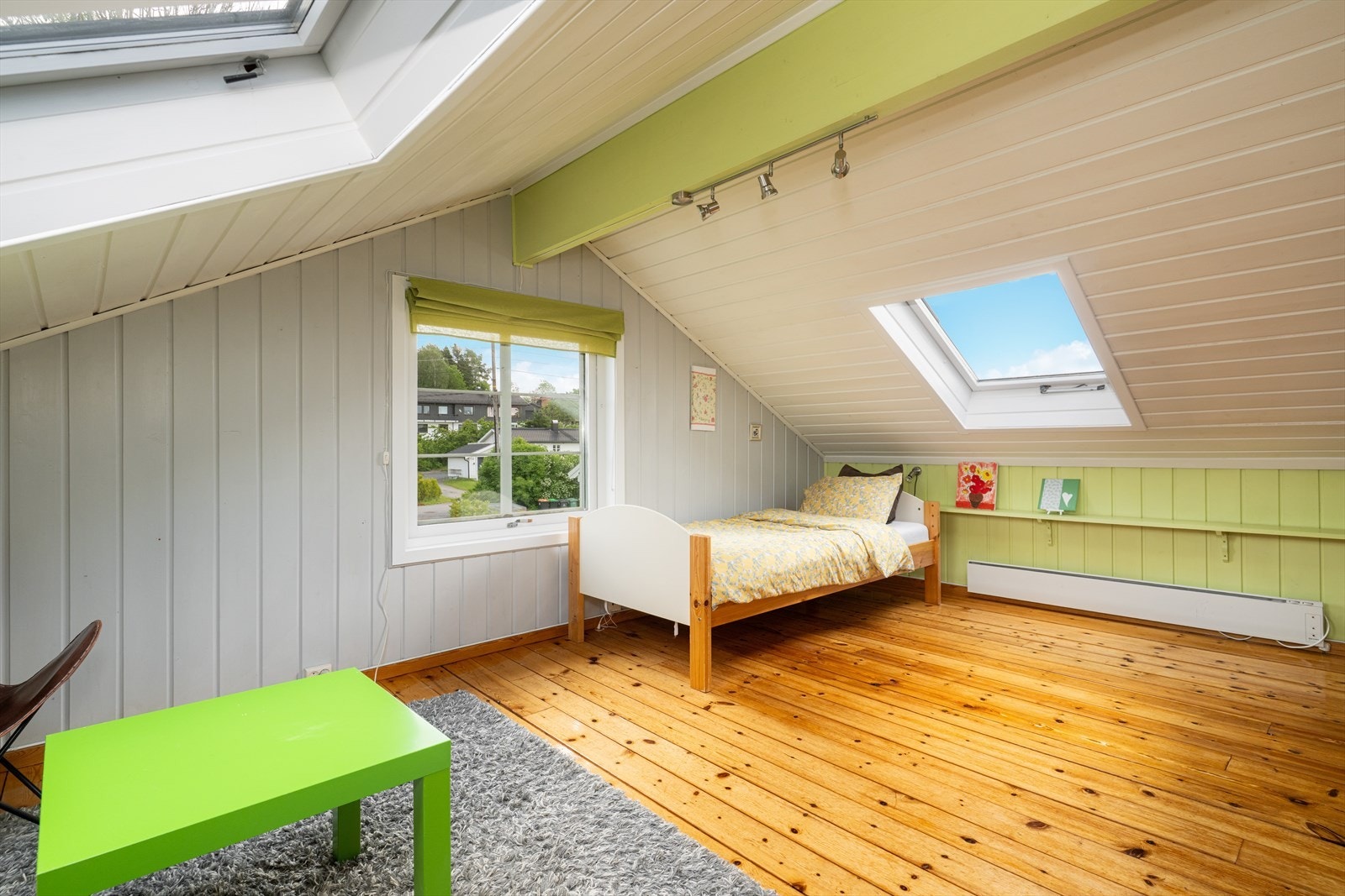 Soverom 4 - De to soverommene over garasjen er innredet og omgjort uten at dette er søkt om og uten at nødvendig godkjennelse er gitt av kommunen. Galleribilde